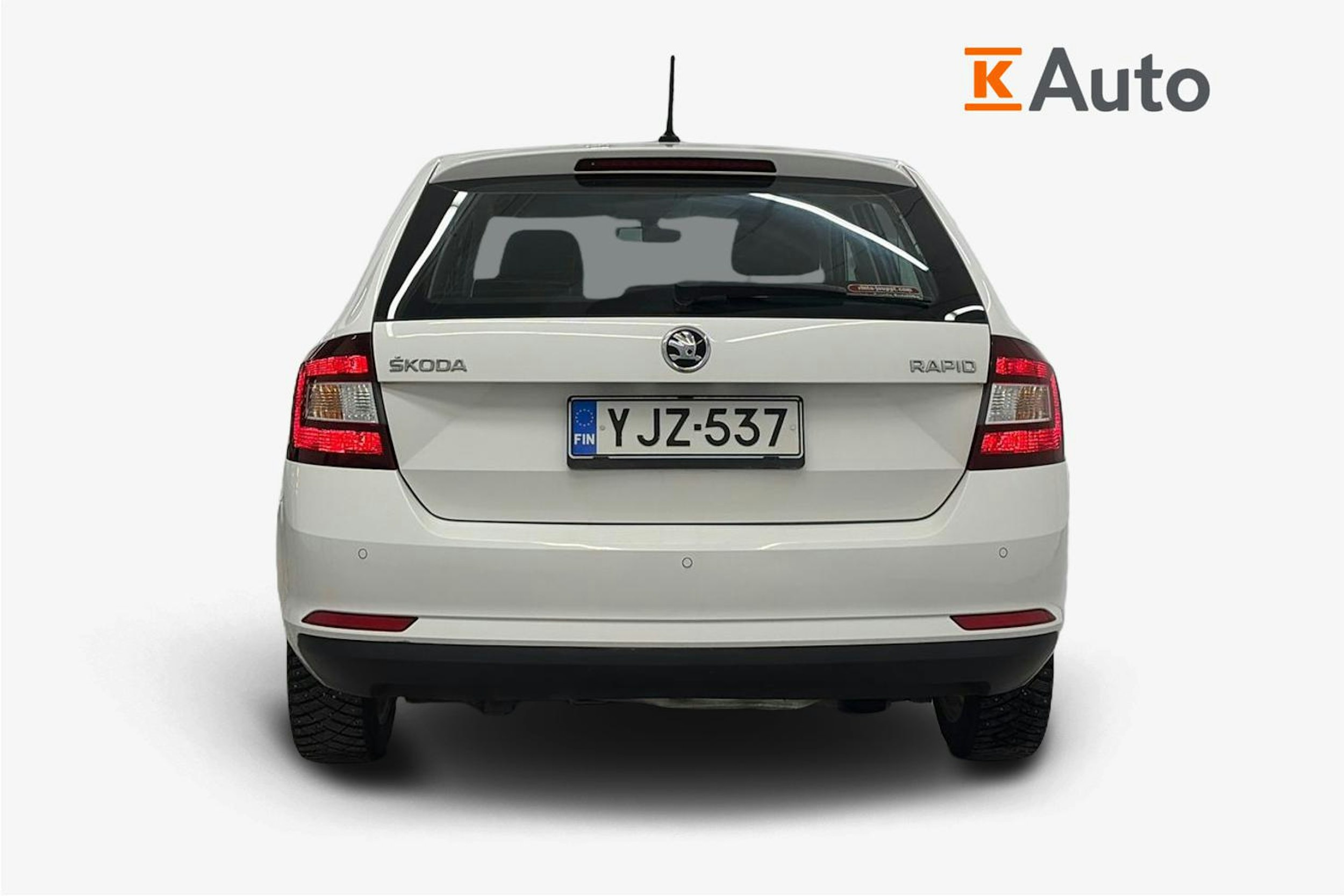 valkoinen Skoda Rapid 2018 kuva 3.