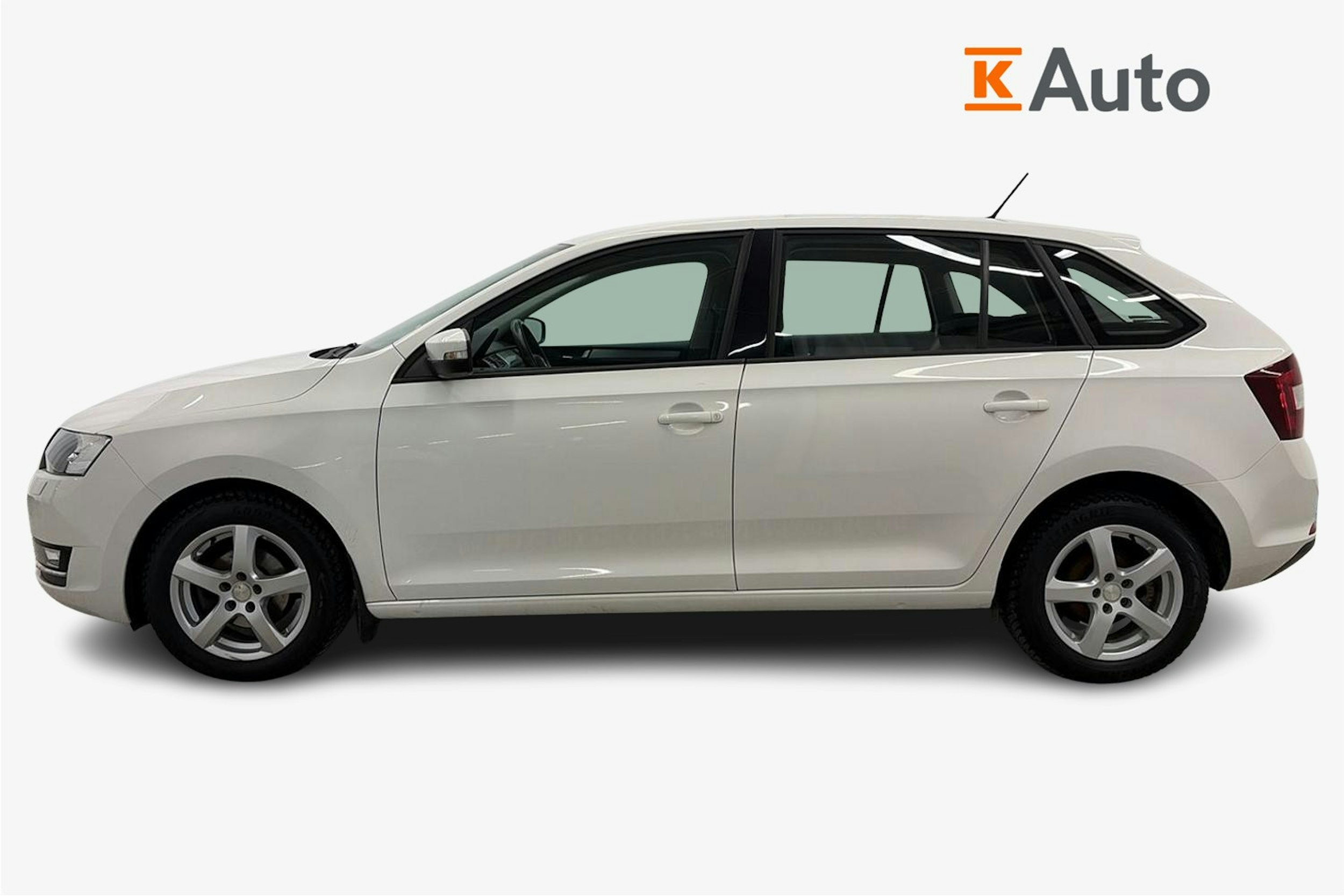 valkoinen Skoda Rapid 2018 kuva 6.