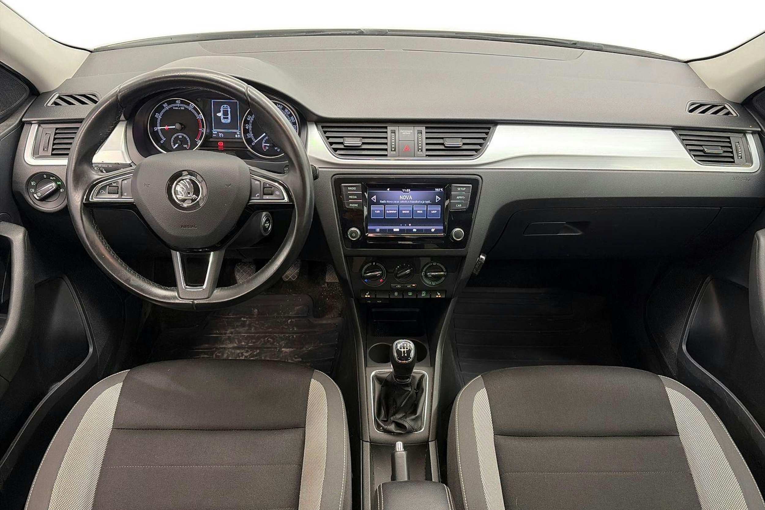 valkoinen Skoda Rapid 2018 kuva 9.