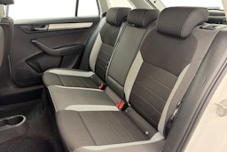 valkoinen Skoda Rapid 2018 kuva 10.