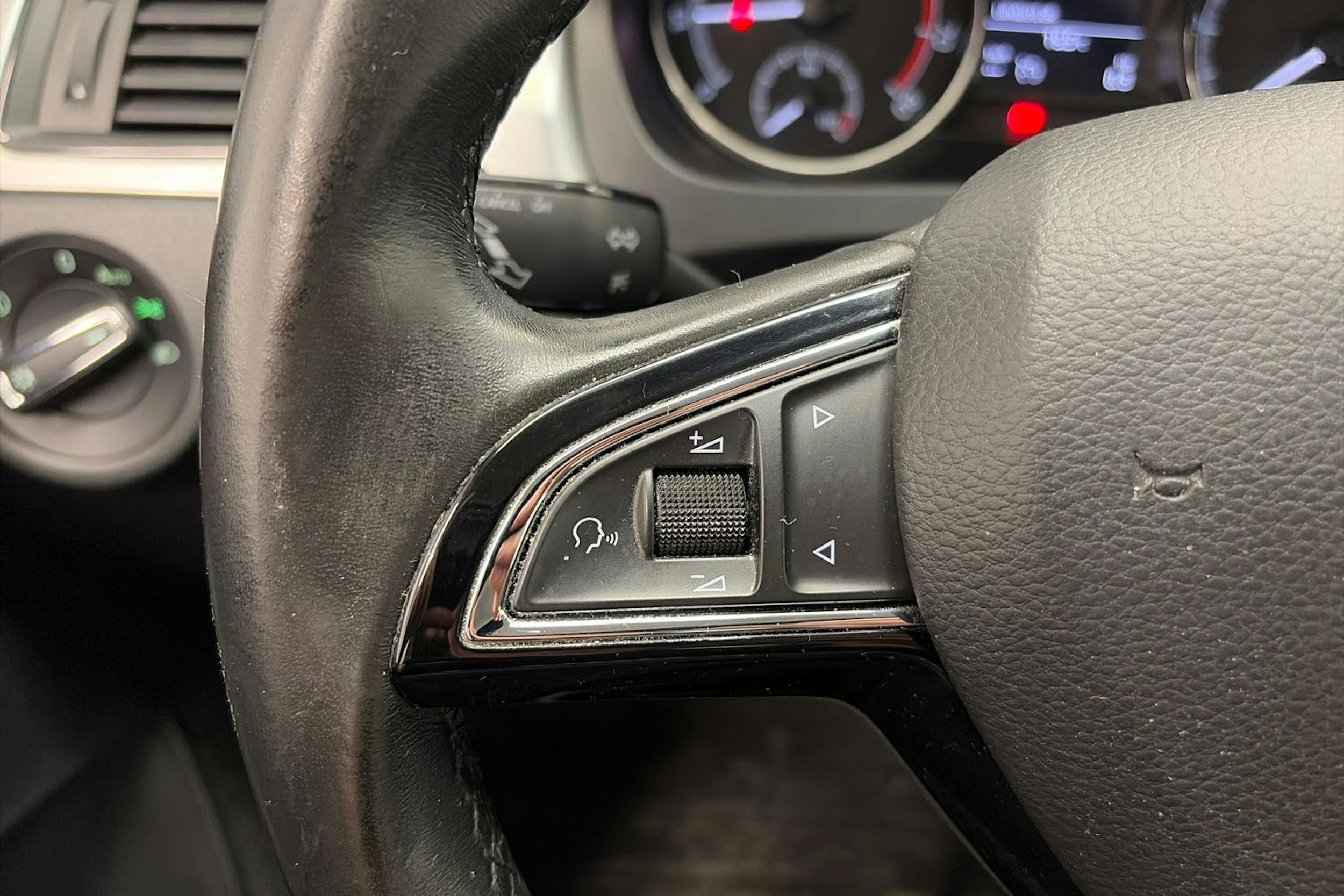 valkoinen Skoda Rapid 2018 kuva 17.