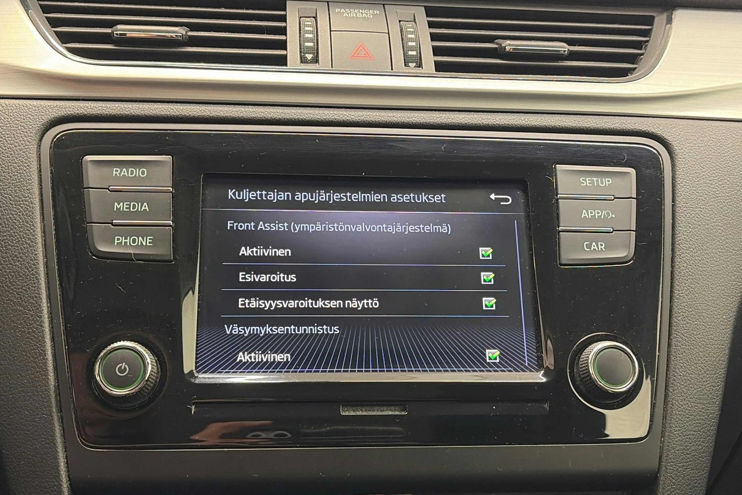 valkoinen Skoda Rapid 2018 kuva 19.