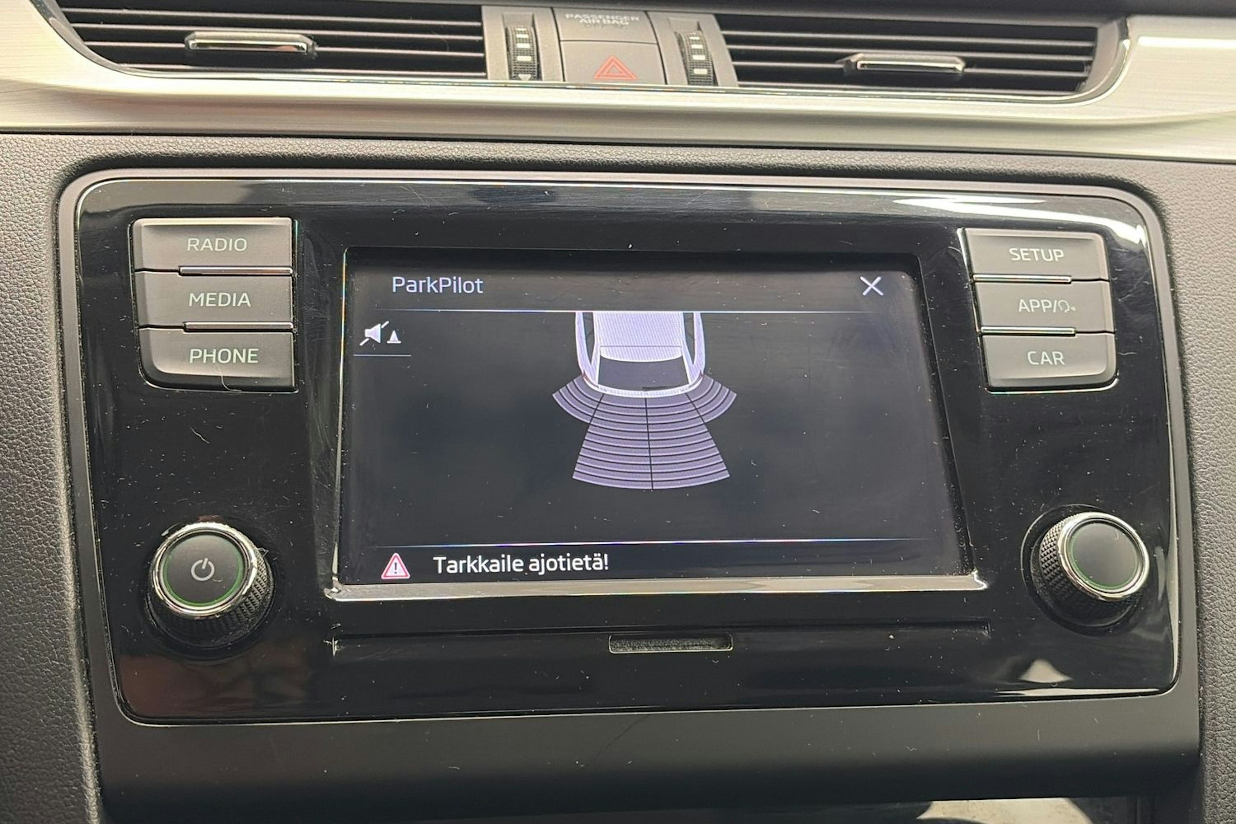 valkoinen Skoda Rapid 2018 kuva 20.