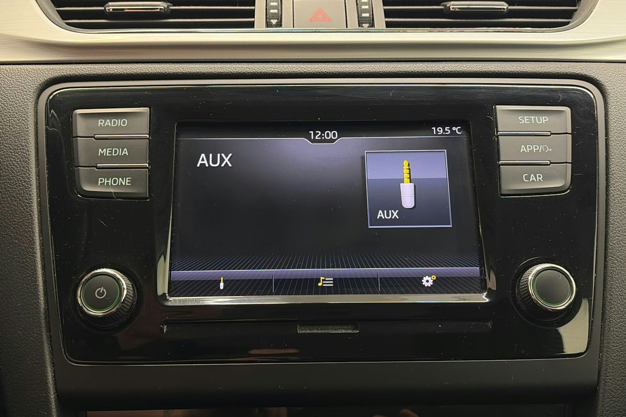 valkoinen Skoda Rapid 2018 kuva 21.