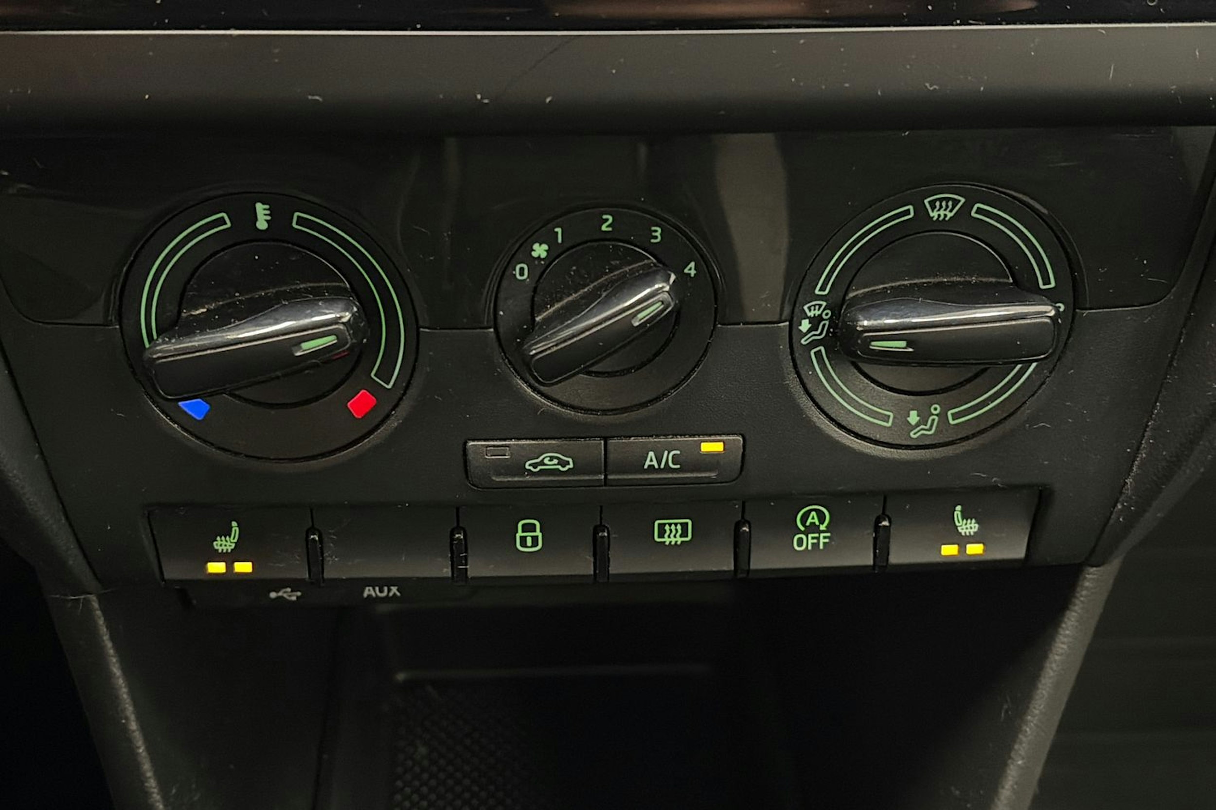 valkoinen Skoda Rapid 2018 kuva 23.