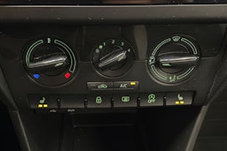 valkoinen Skoda Rapid 2018 kuva 23.