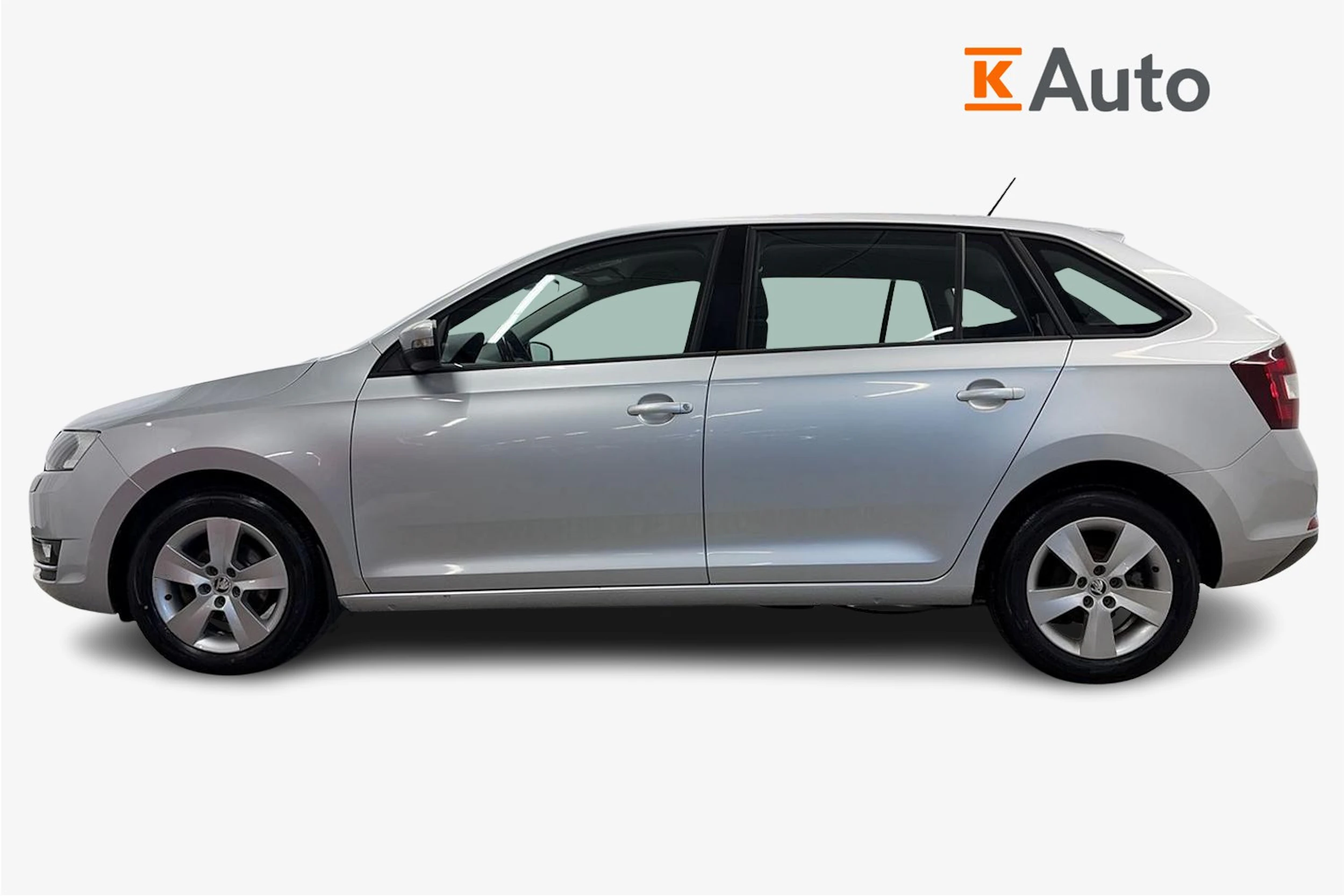 harmaa Skoda Rapid 2018 kuva 5.