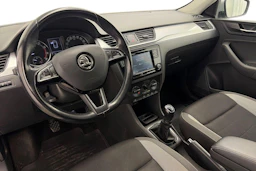harmaa Skoda Rapid 2018 kuva 6.