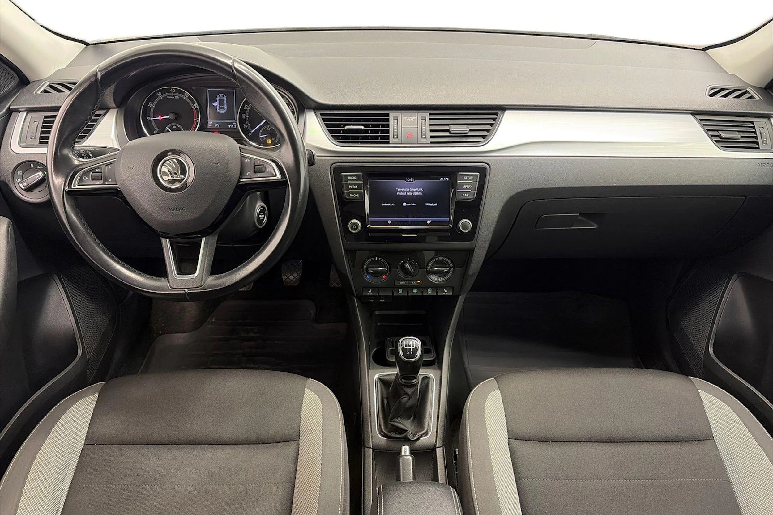 harmaa Skoda Rapid 2018 kuva 7.