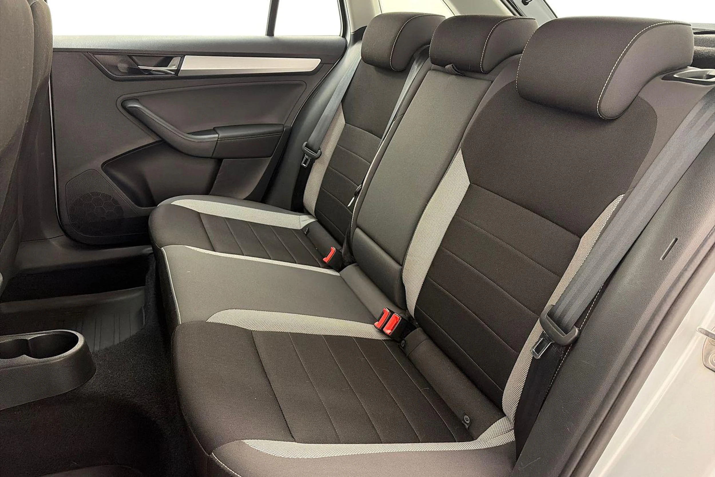 harmaa Skoda Rapid 2018 kuva 8.