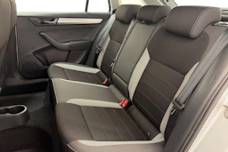 harmaa Skoda Rapid 2018 kuva 8.