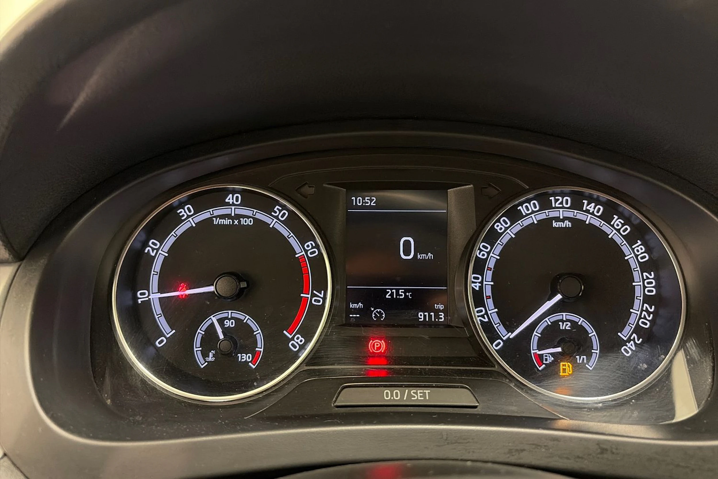 harmaa Skoda Rapid 2018 kuva 13.