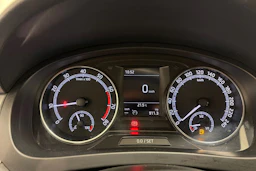 harmaa Skoda Rapid 2018 kuva 13.