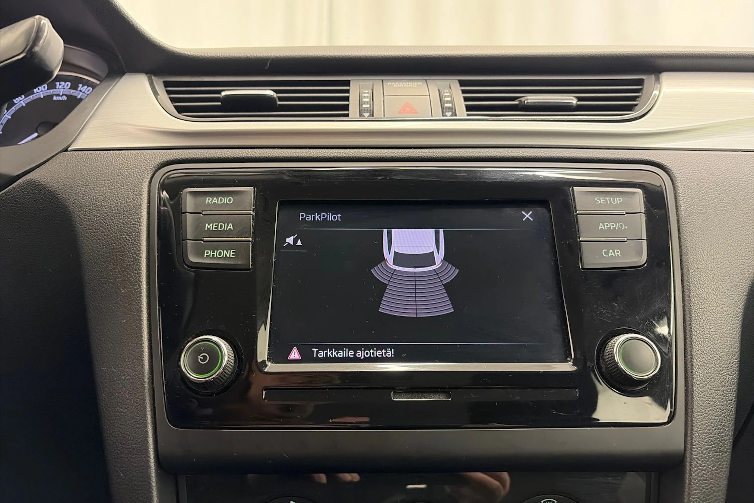 harmaa Skoda Rapid 2018 kuva 17.