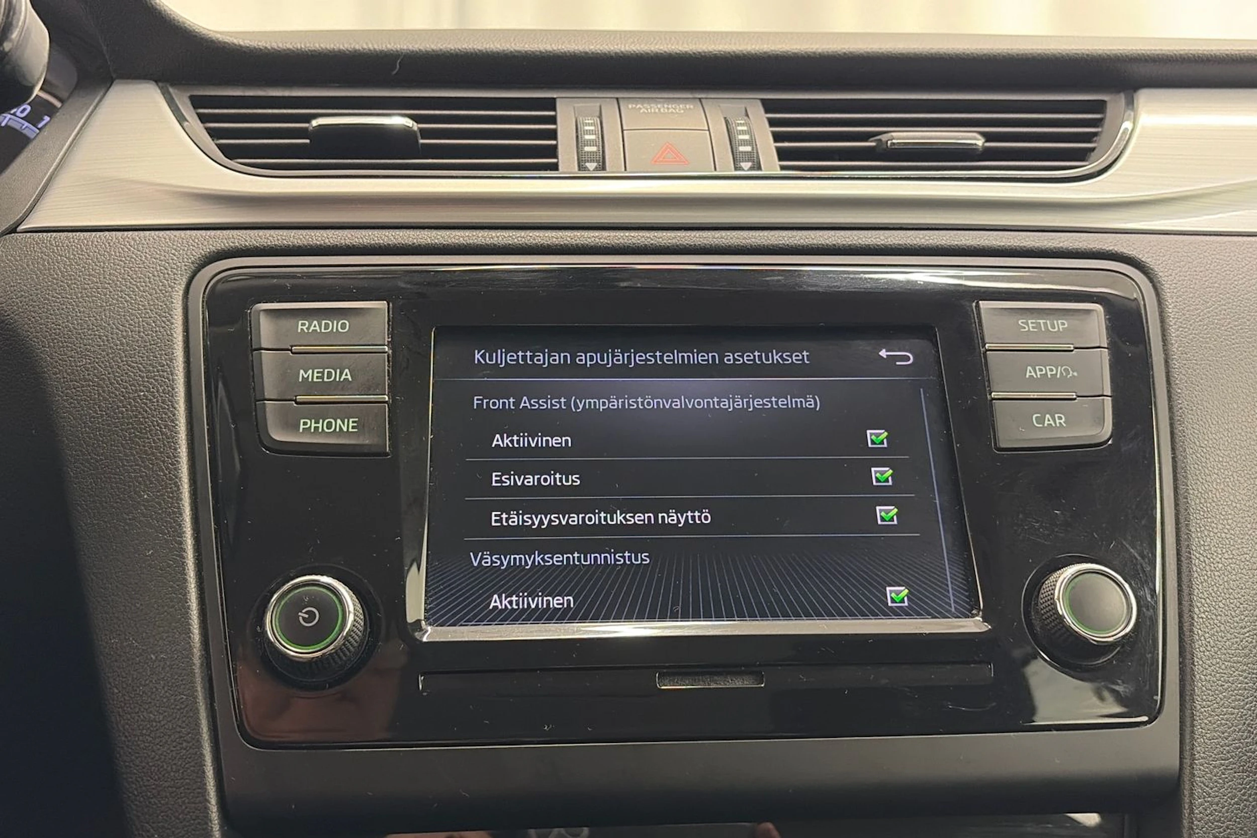 harmaa Skoda Rapid 2018 kuva 20.