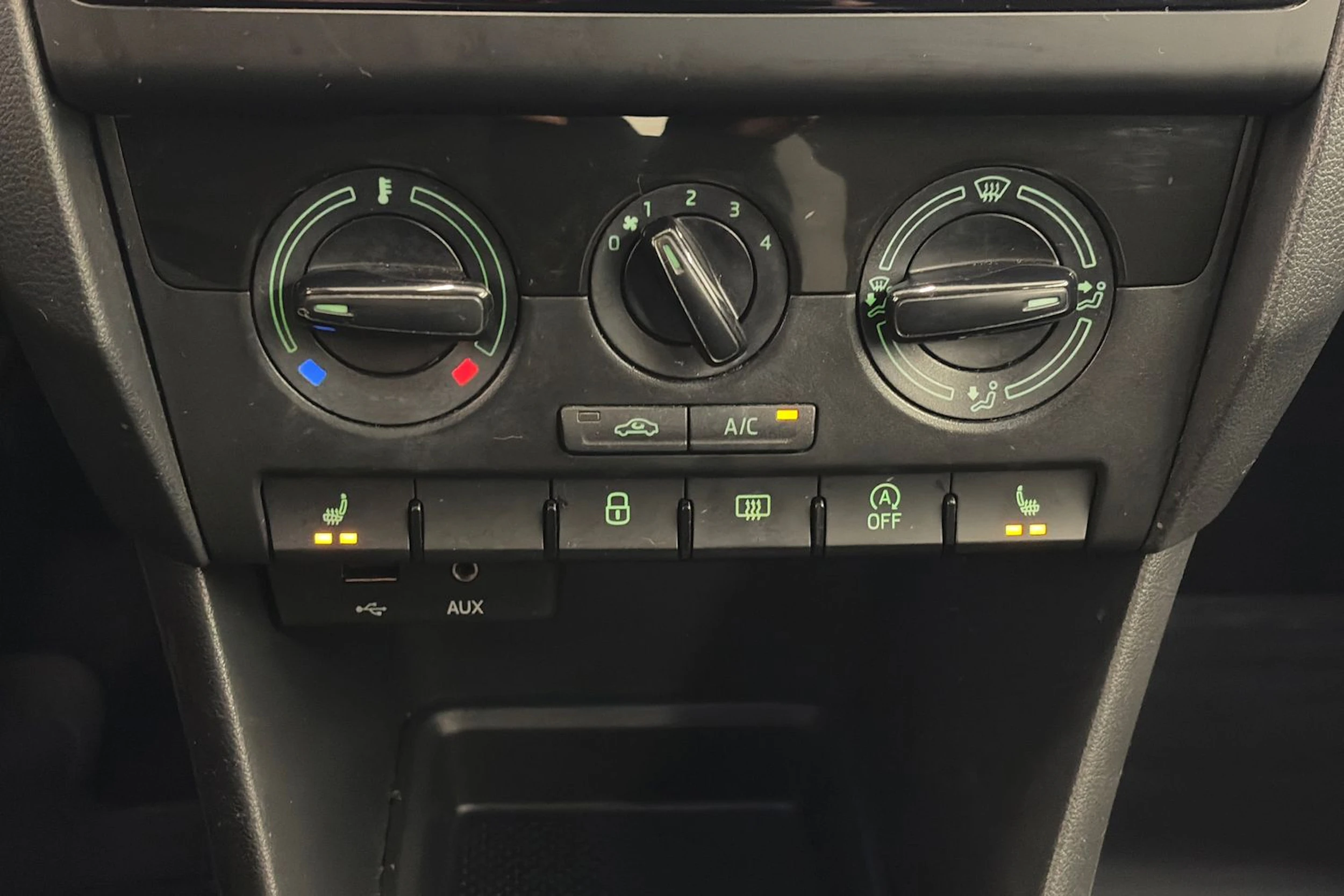harmaa Skoda Rapid 2018 kuva 21.