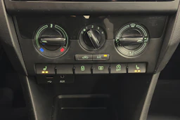 harmaa Skoda Rapid 2018 kuva 21.