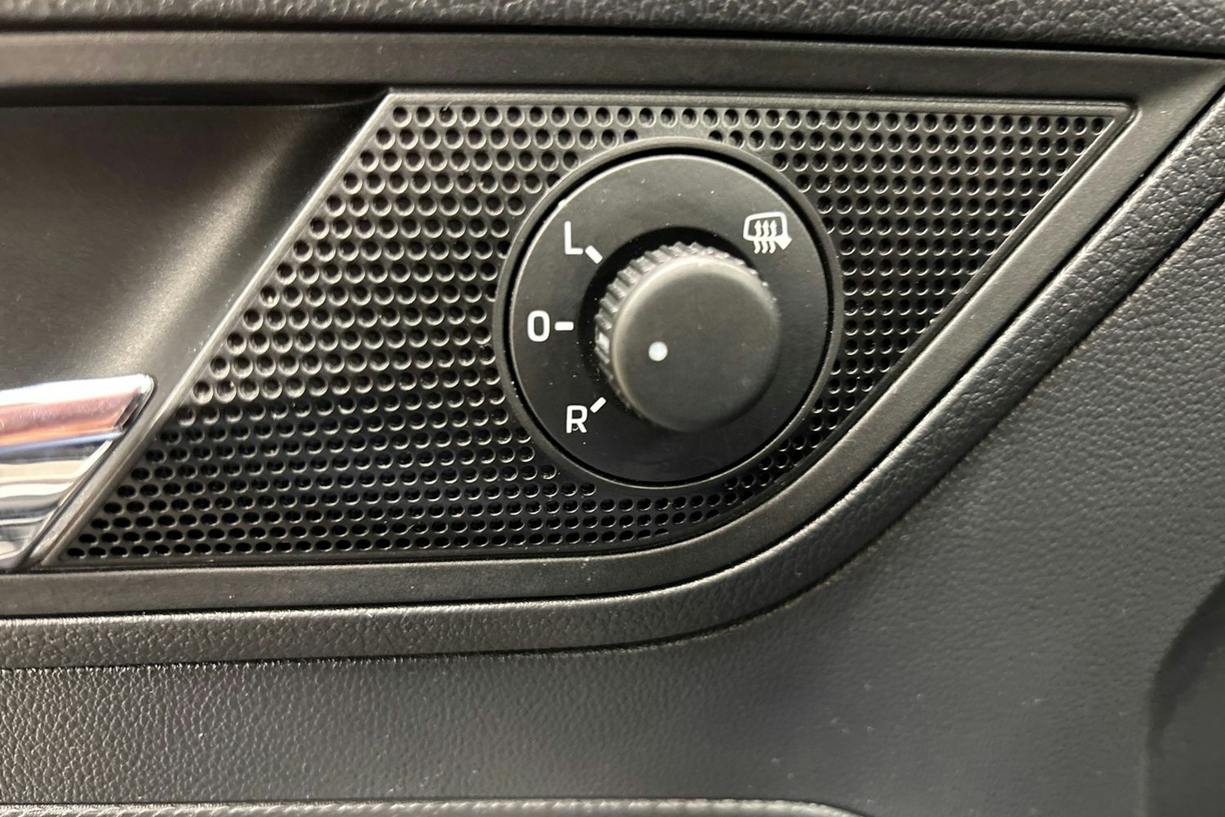 Ruskea (beige) Skoda RAPID 2018 kuva 16.