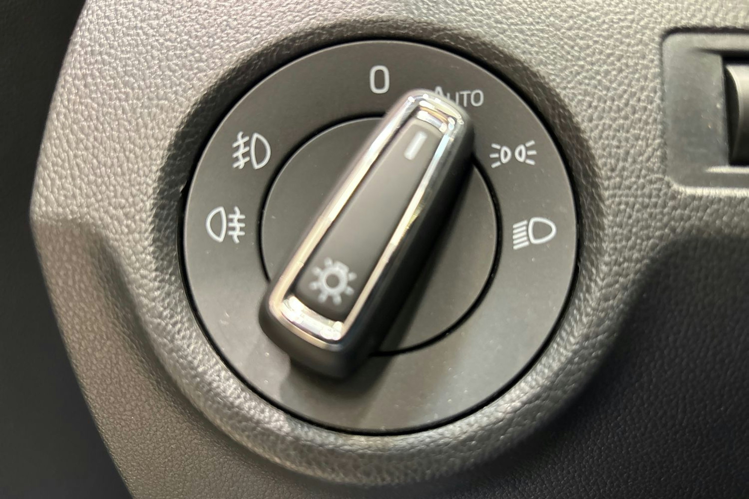 Ruskea (beige) Skoda RAPID 2018 kuva 17.