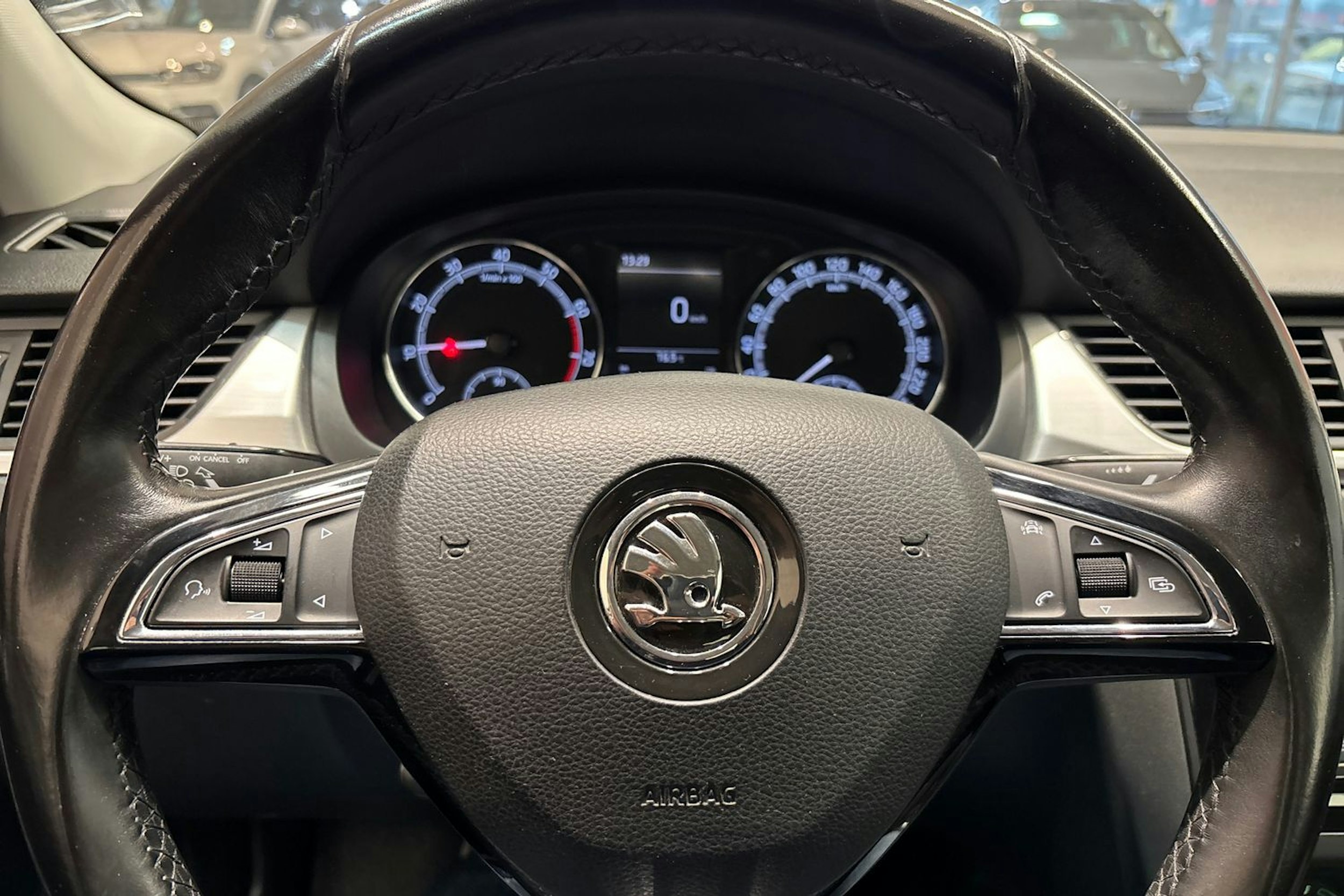 Ruskea (beige) Skoda RAPID 2018 kuva 18.