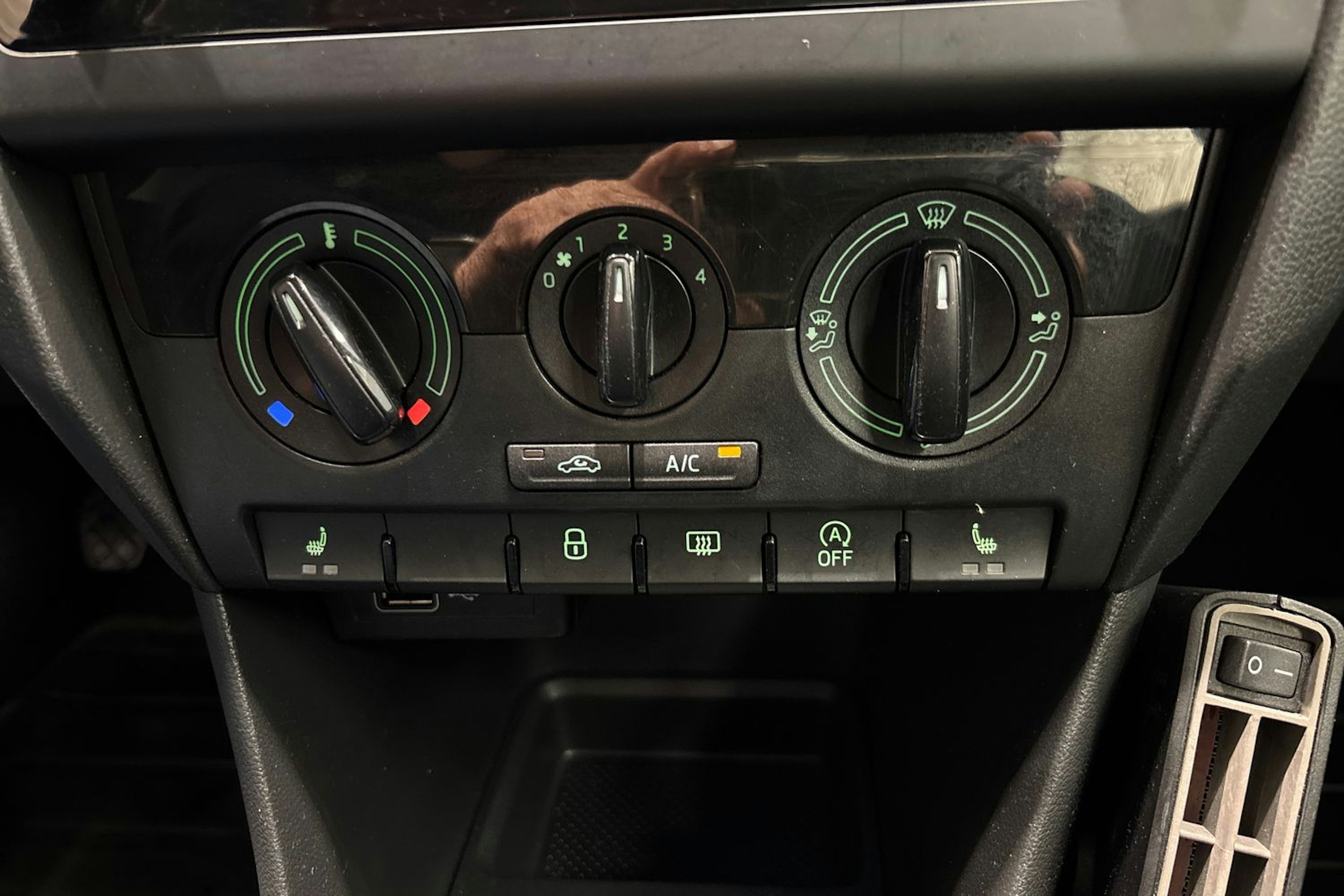 Ruskea (beige) Skoda RAPID 2018 kuva 24.