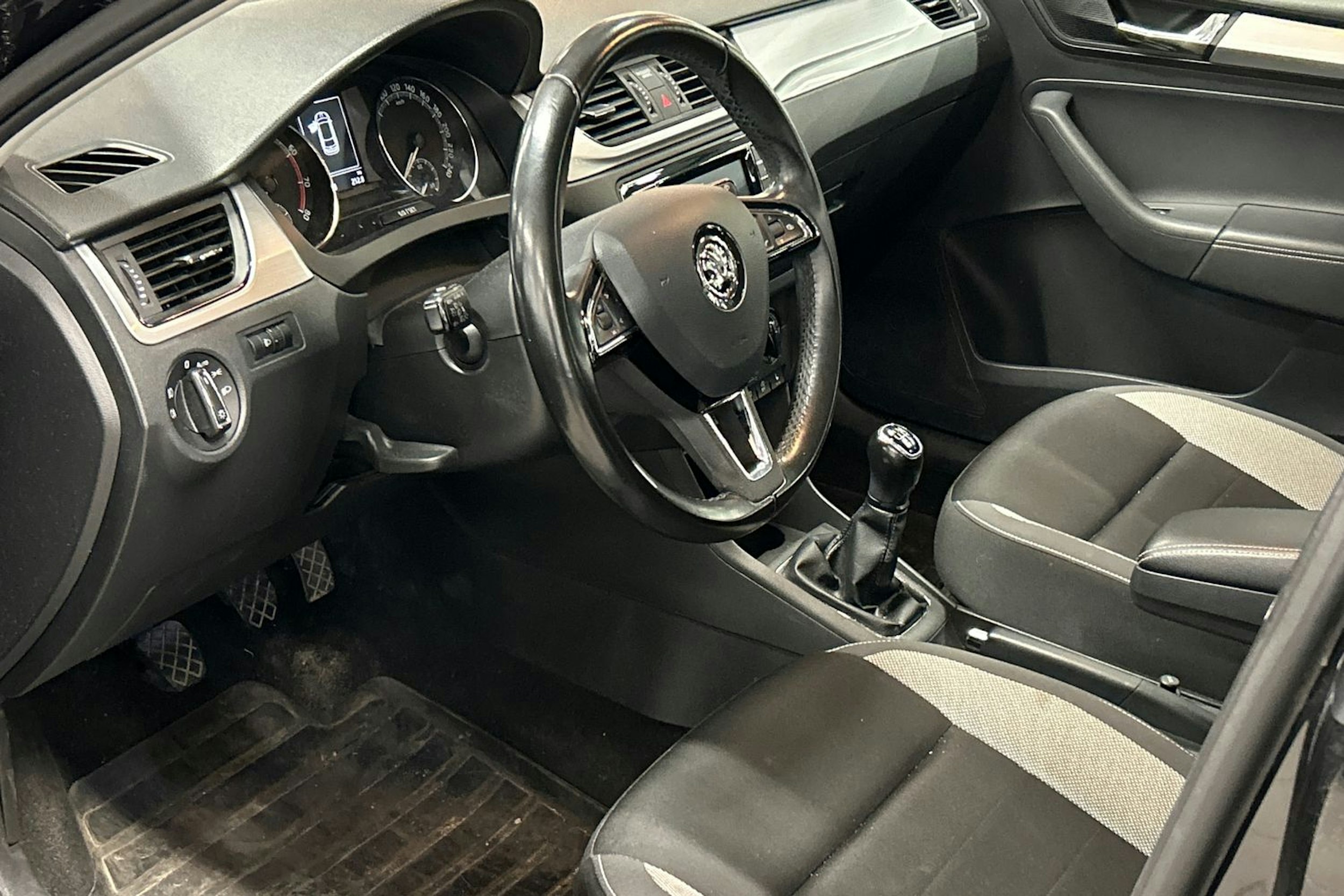 musta Skoda Rapid 2018 kuva 3.