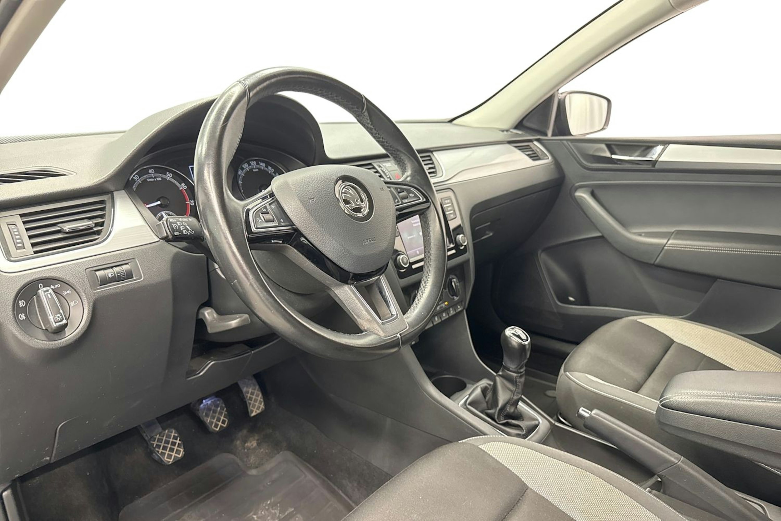 musta Skoda Rapid 2018 kuva 7.