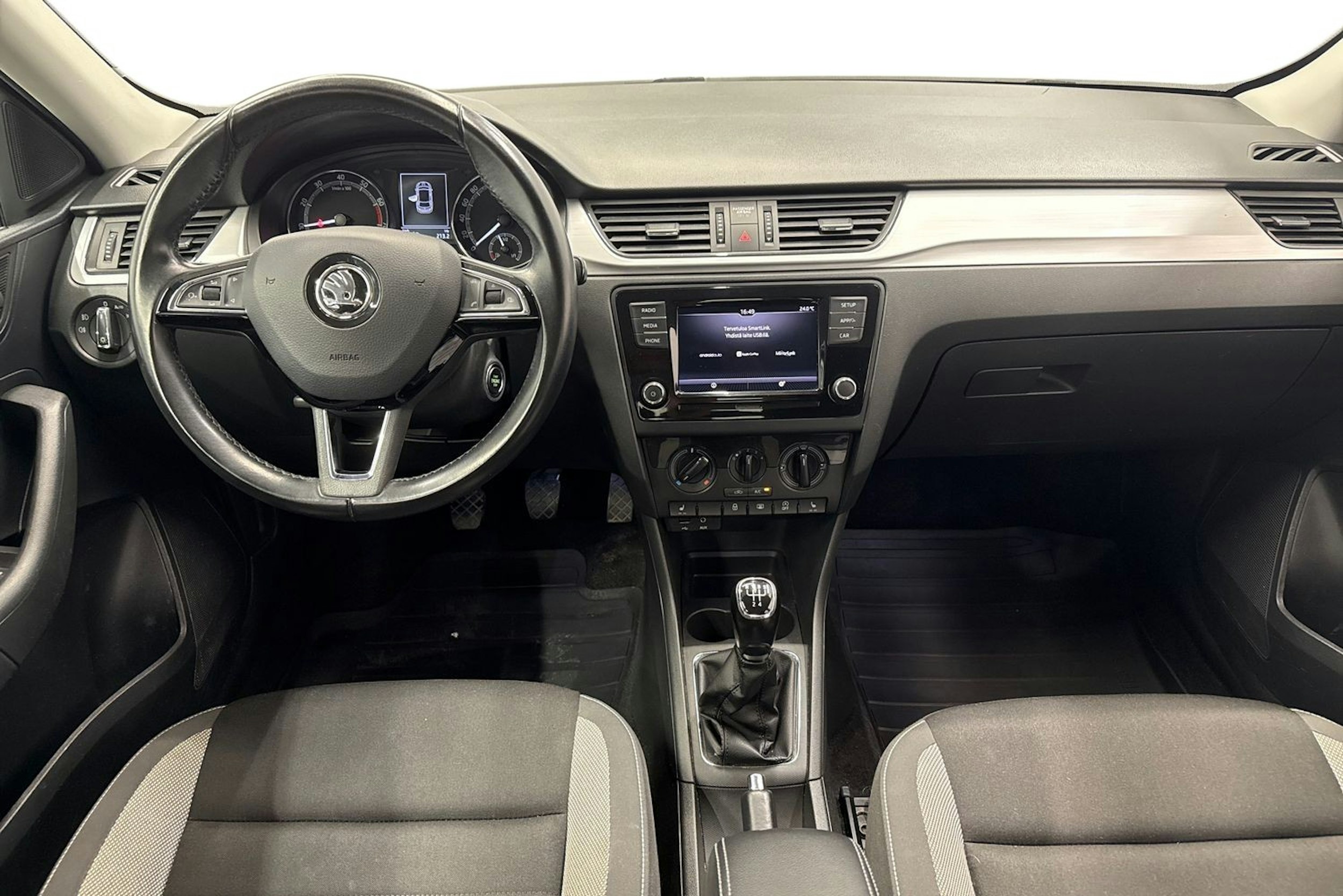 musta Skoda Rapid 2018 kuva 9.