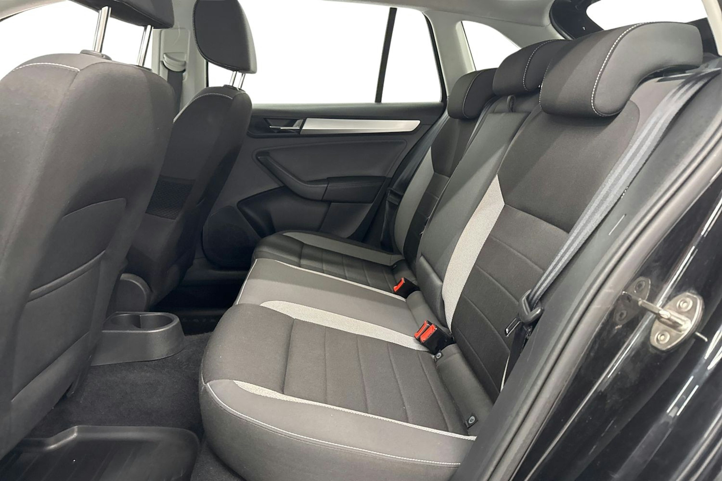 musta Skoda Rapid 2018 kuva 10.