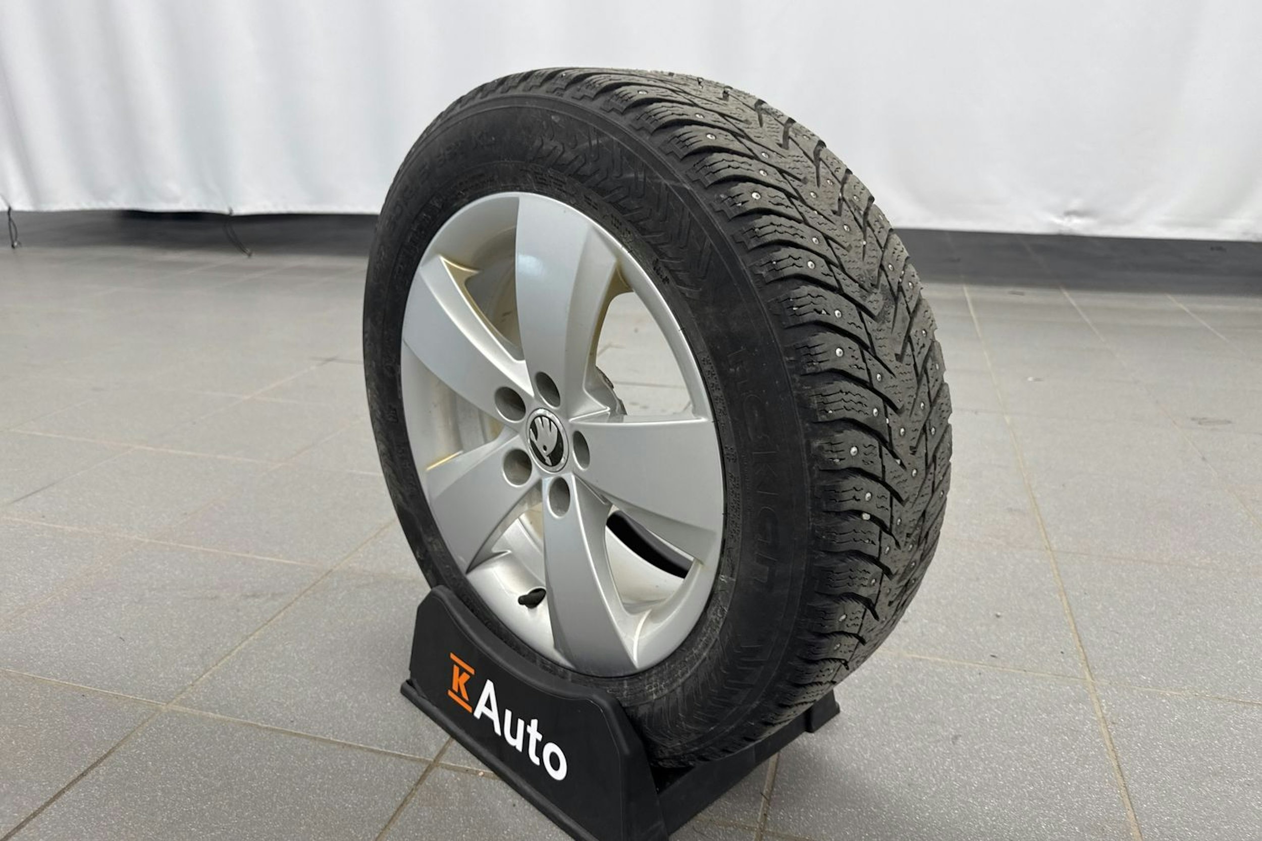 musta Skoda Rapid 2018 kuva 13.