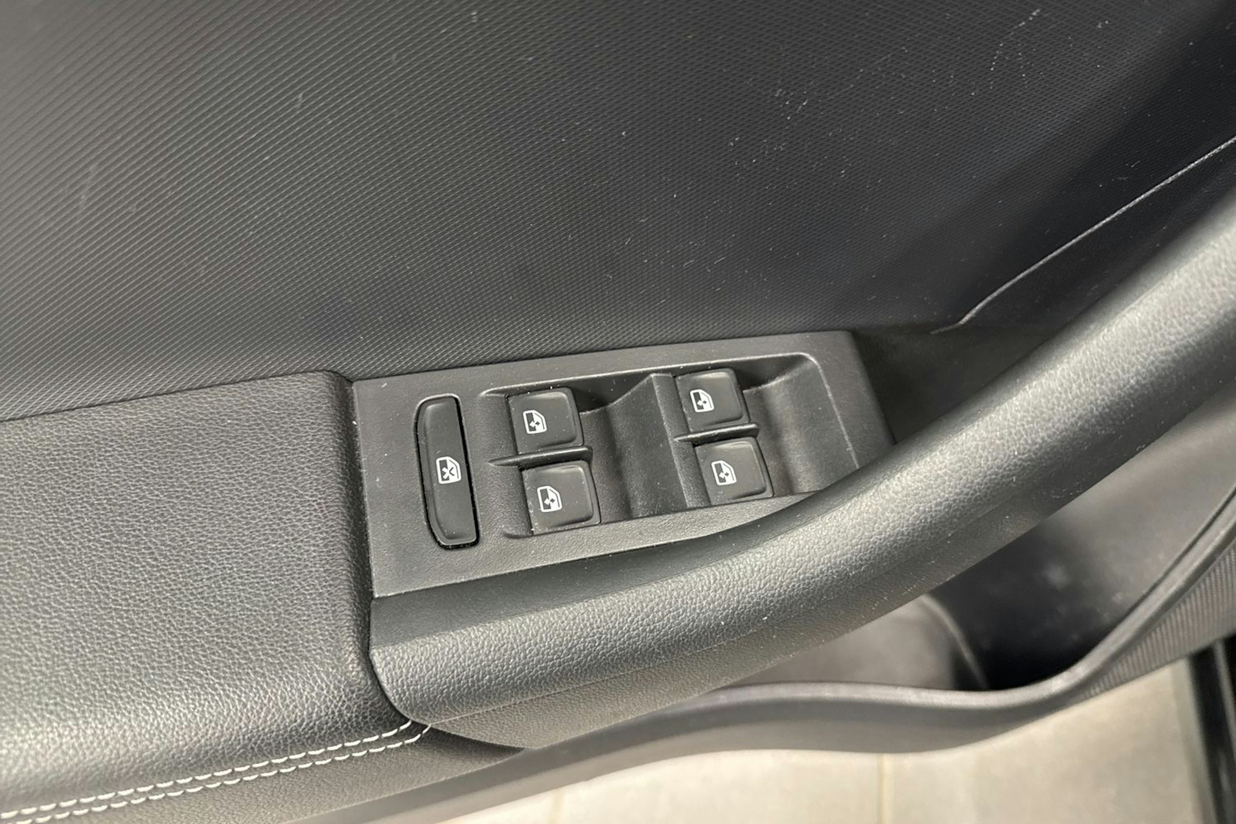 musta Skoda Rapid 2018 kuva 16.