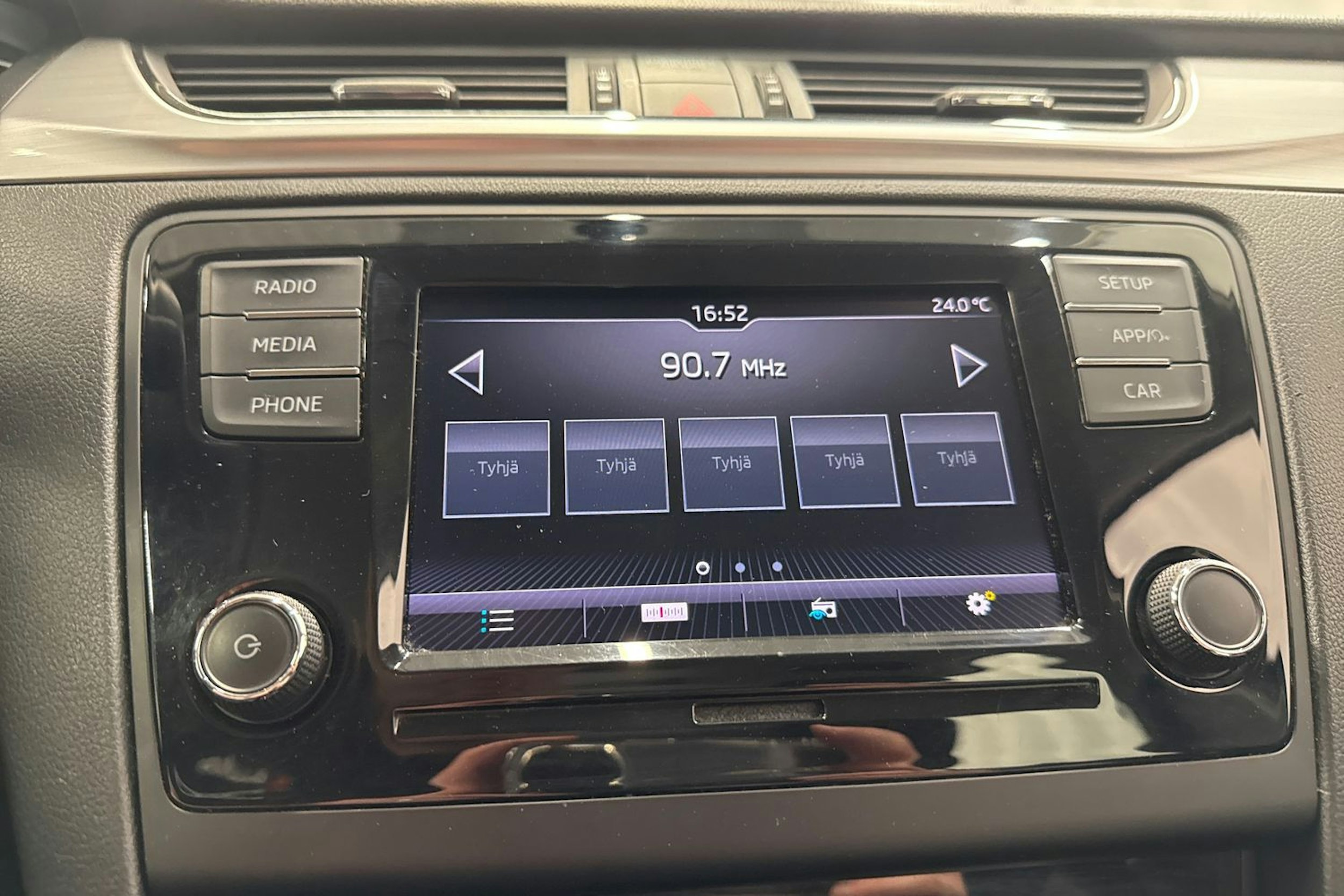 musta Skoda Rapid 2018 kuva 26.