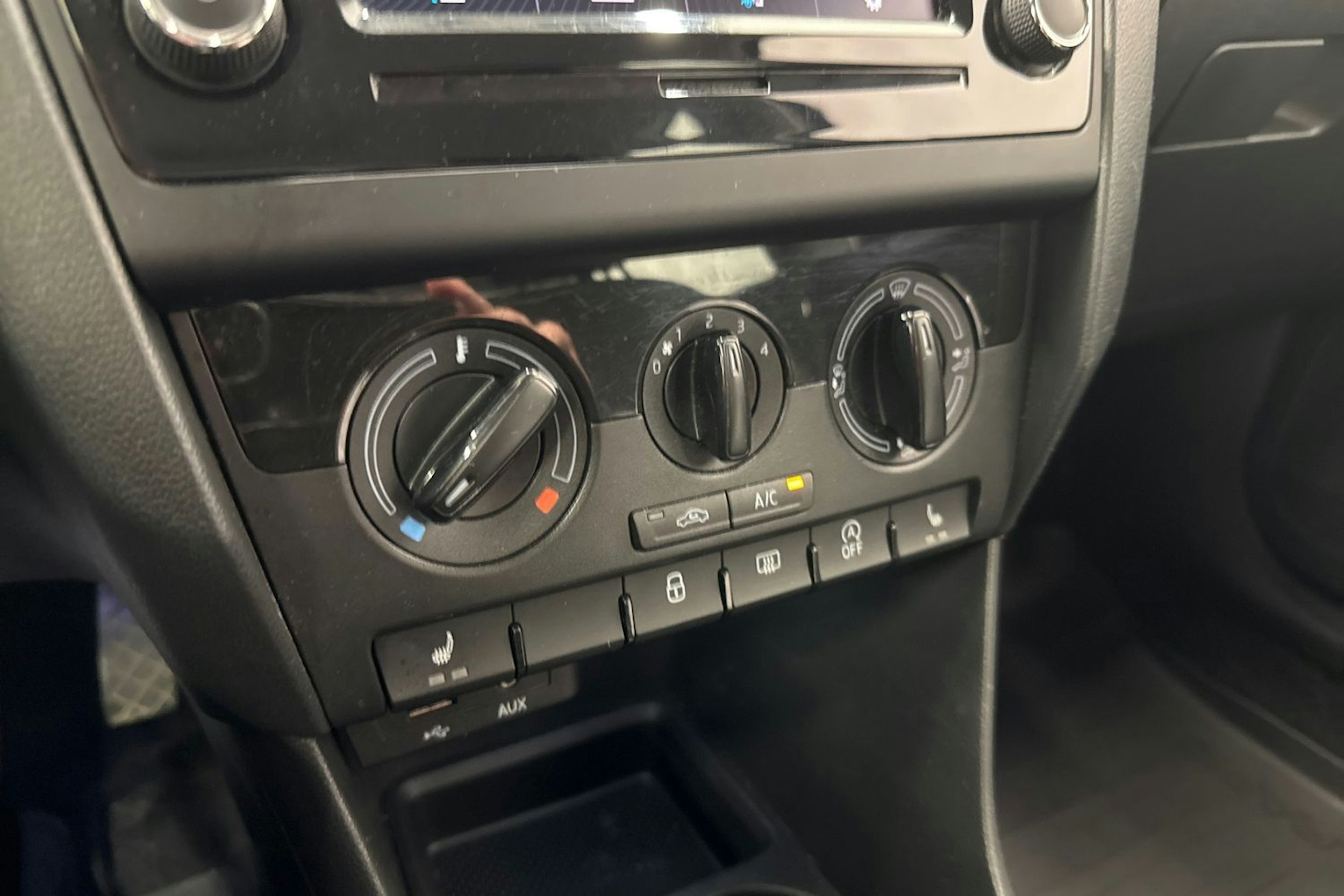 musta Skoda Rapid 2018 kuva 27.