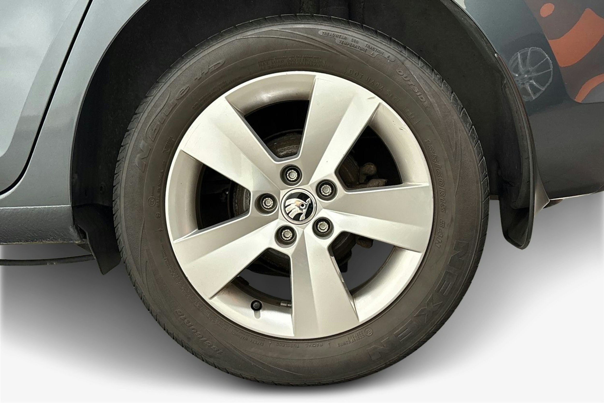 harmaa Skoda Rapid 2019 kuva 9.
