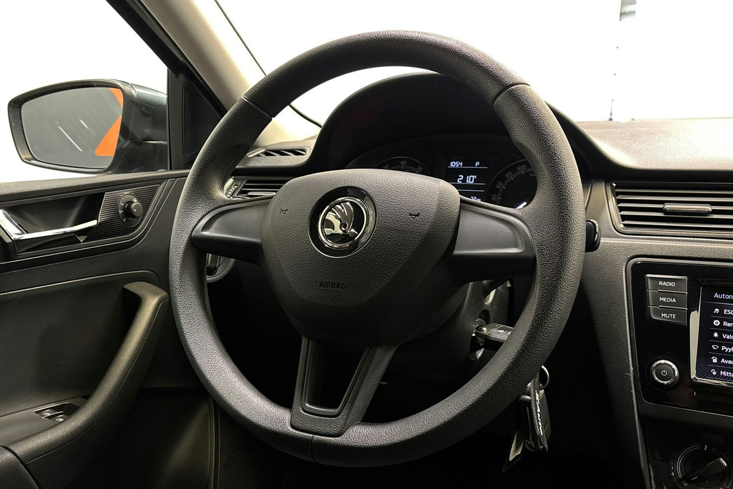harmaa Skoda Rapid 2019 kuva 12.