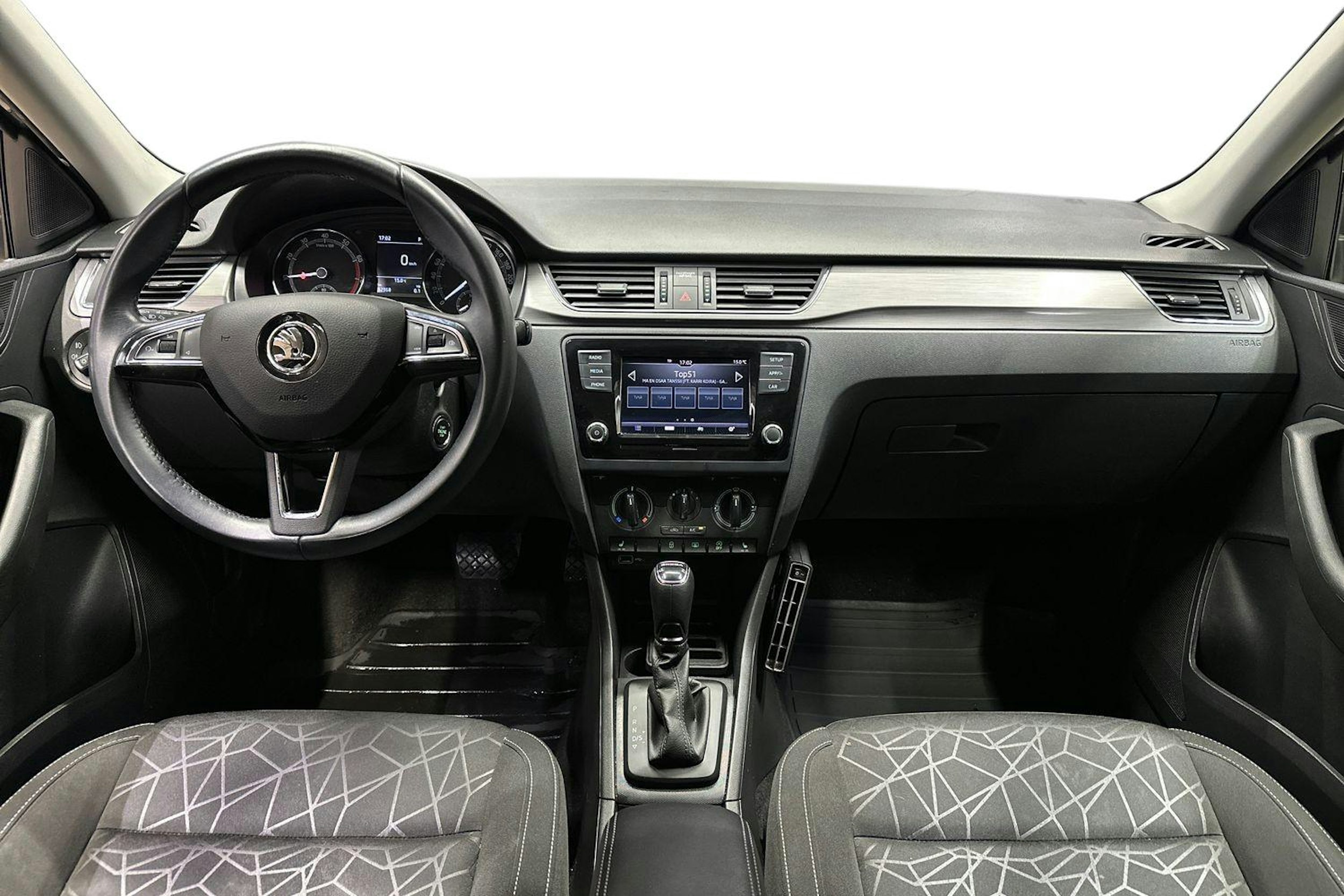 harmaa Skoda Rapid 2019 kuva 7.