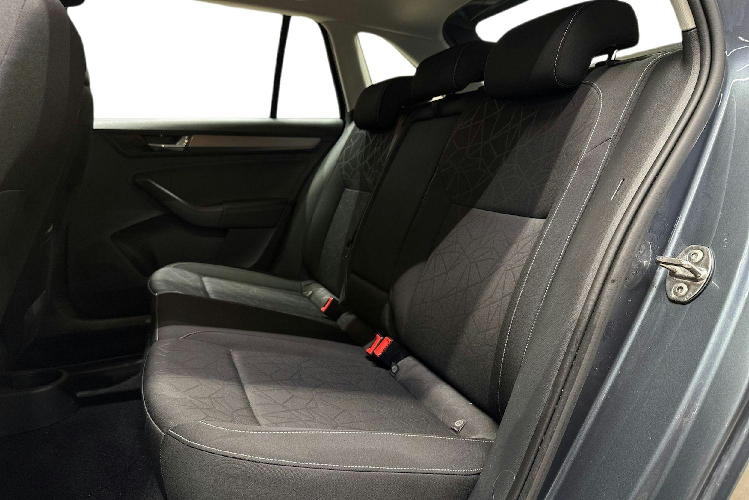 harmaa Skoda Rapid 2019 kuva 8.