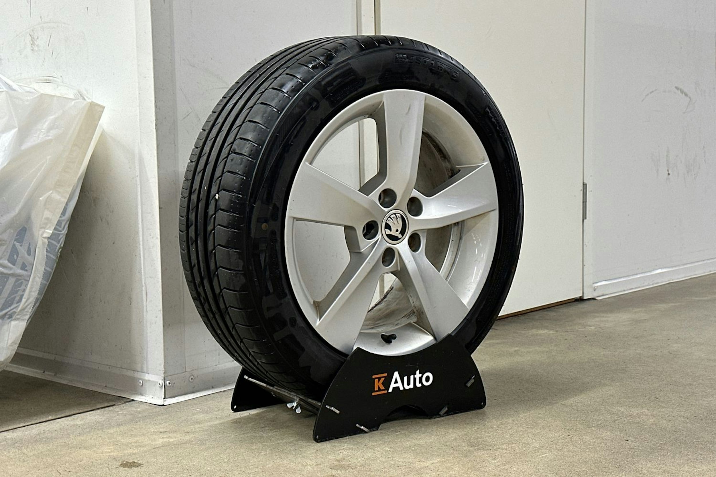 harmaa Skoda Rapid 2019 kuva 10.