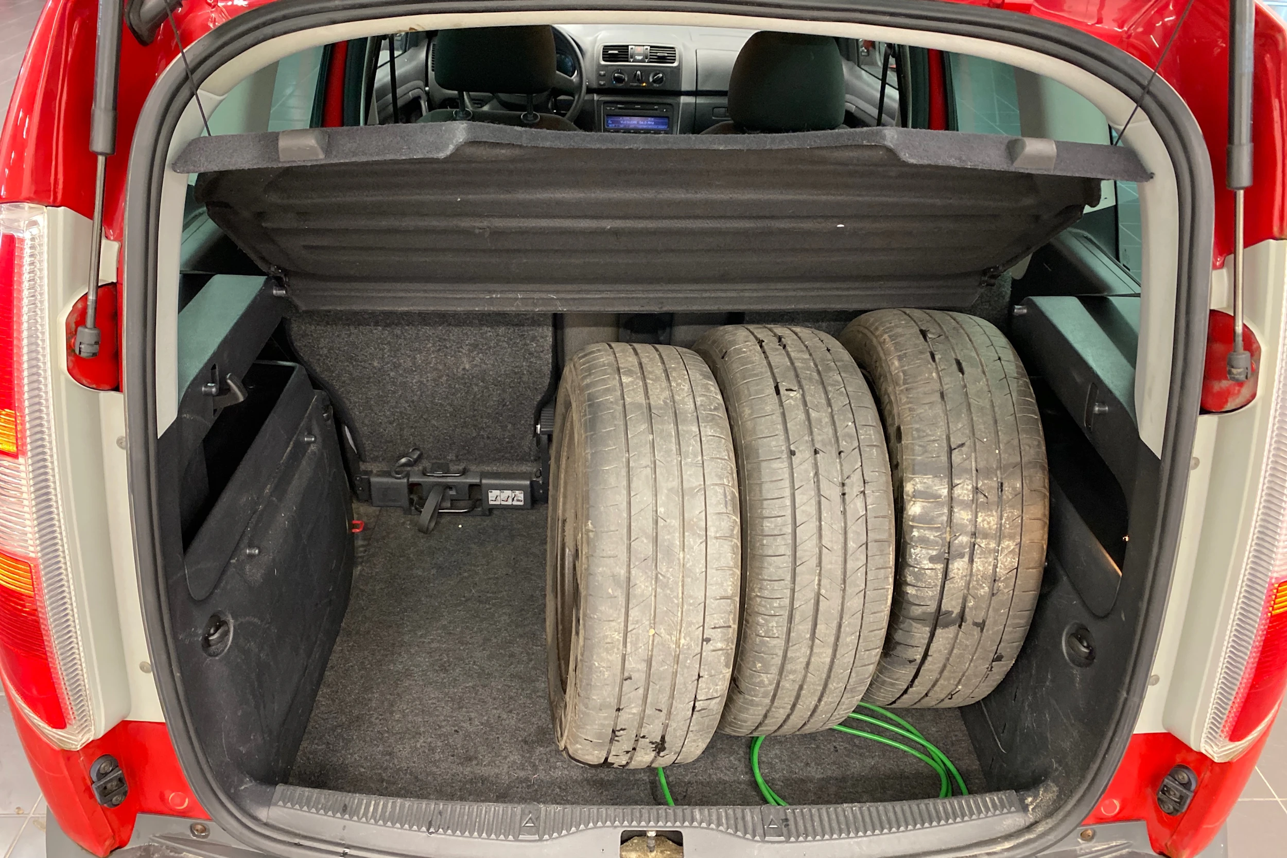 punainen Skoda Roomster 2012 kuva 11.