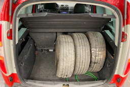 punainen Skoda Roomster 2012 kuva 11.