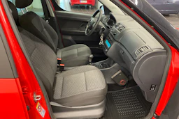 punainen Skoda Roomster 2012 kuva 13.