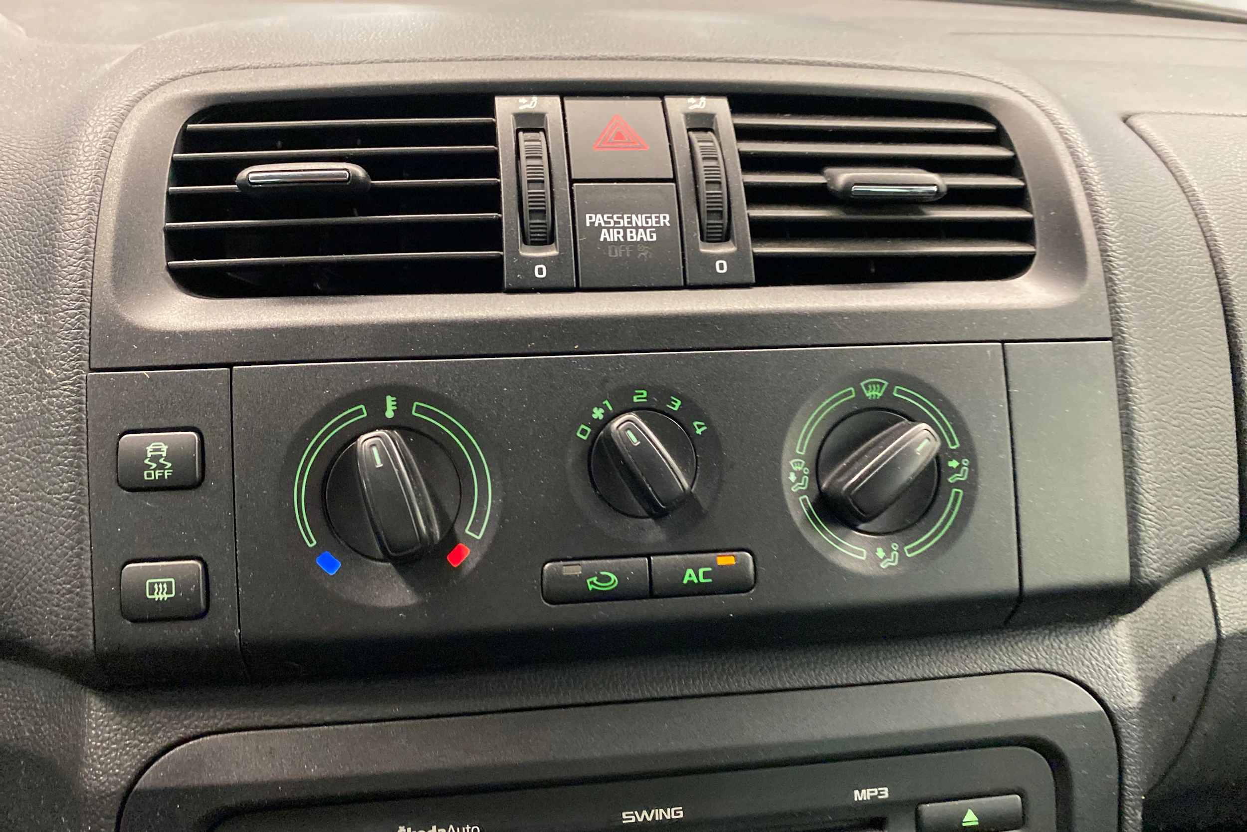 punainen Skoda Roomster 2012 kuva 17.