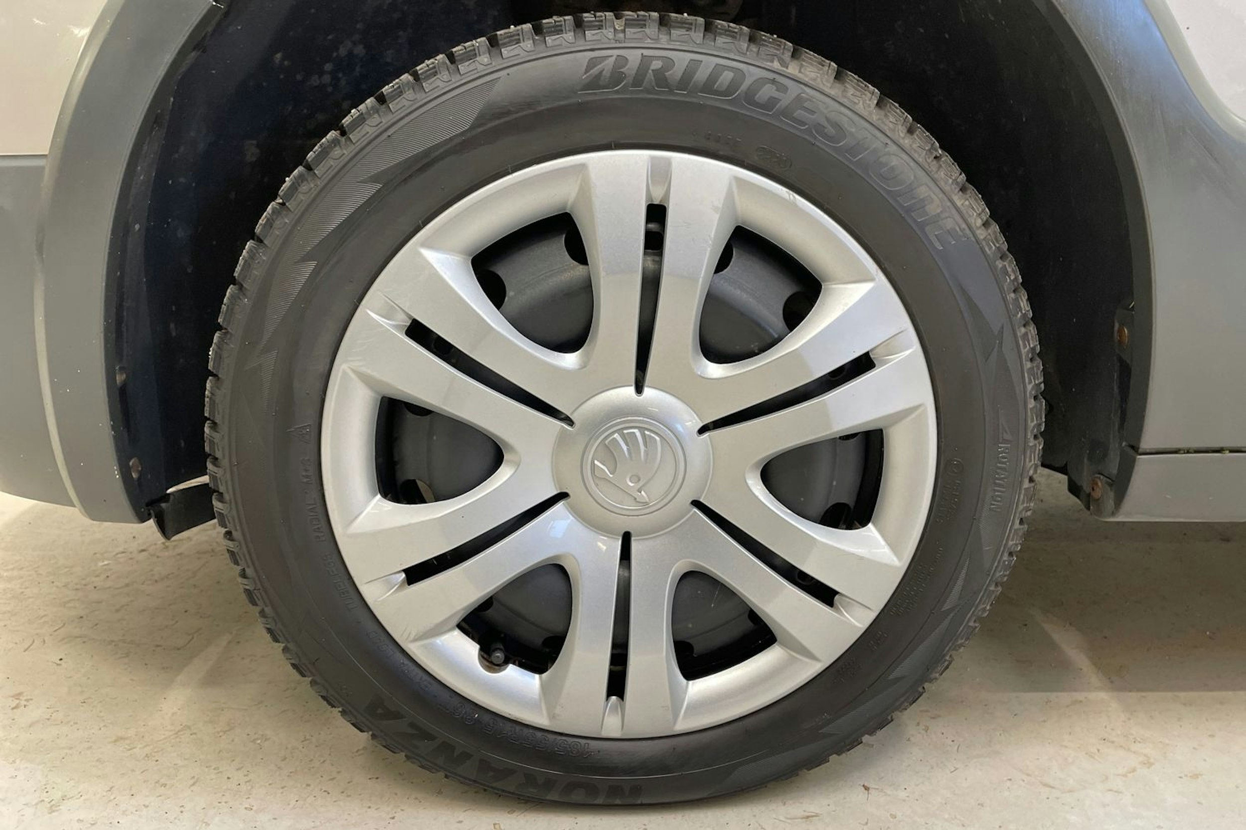 ruskea (beige) Skoda Roomster 2013 kuva 10.