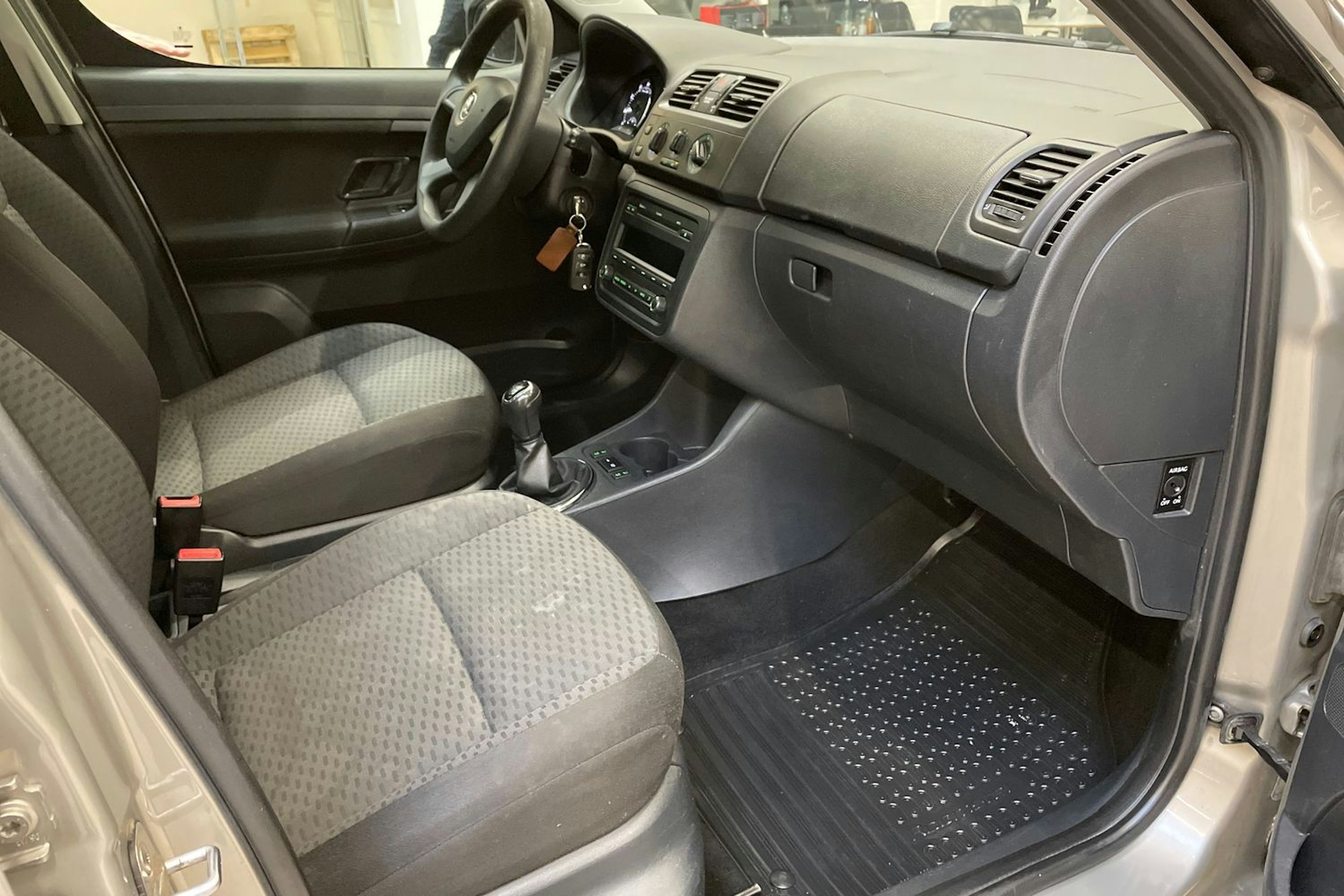 ruskea (beige) Skoda Roomster 2013 kuva 14.