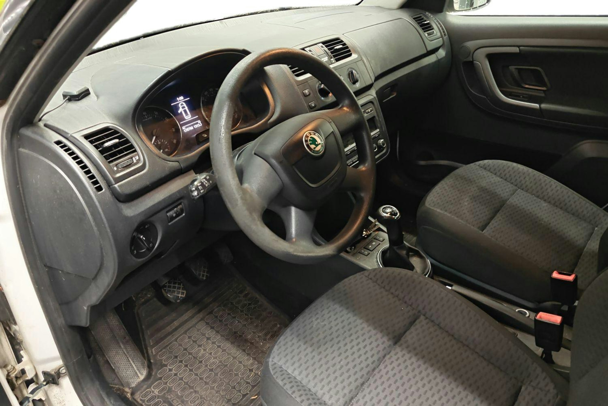 valkoinen Skoda Roomster 2013 kuva 3.