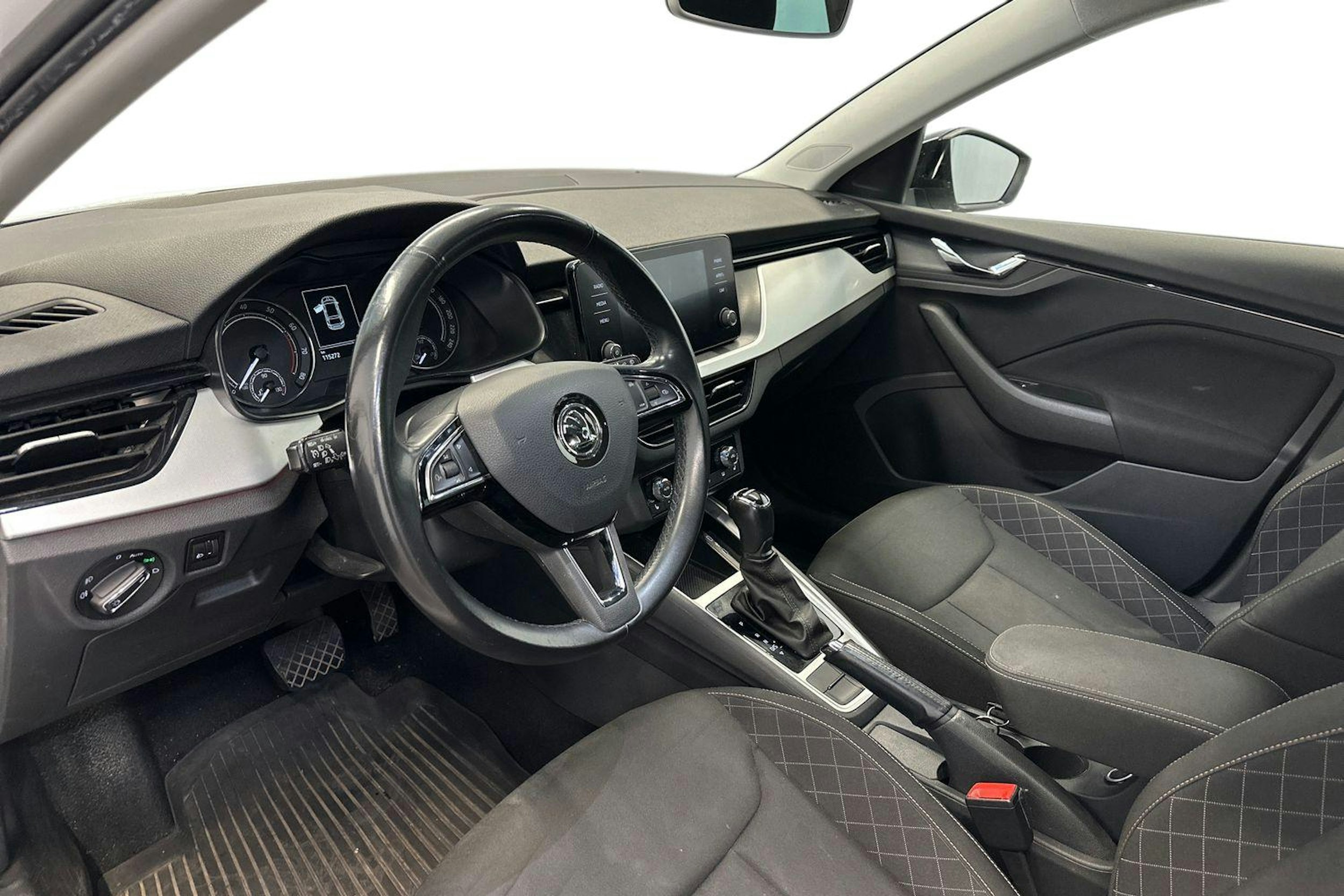 valkoinen Skoda Scala 2019 kuva 3.