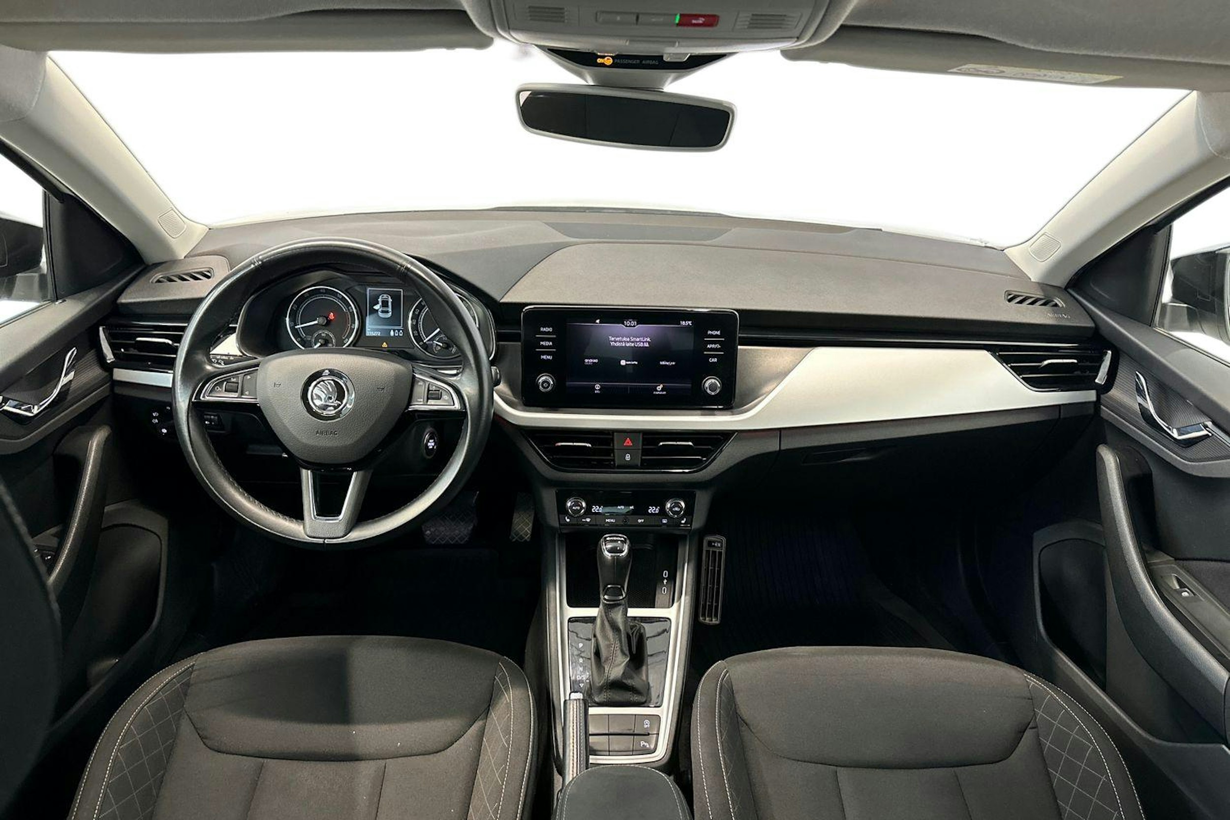 valkoinen Skoda Scala 2019 kuva 9.