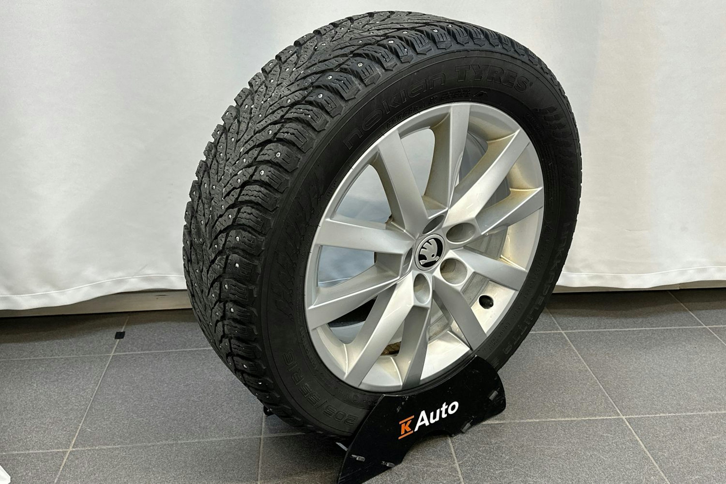 valkoinen Skoda Scala 2019 kuva 14.