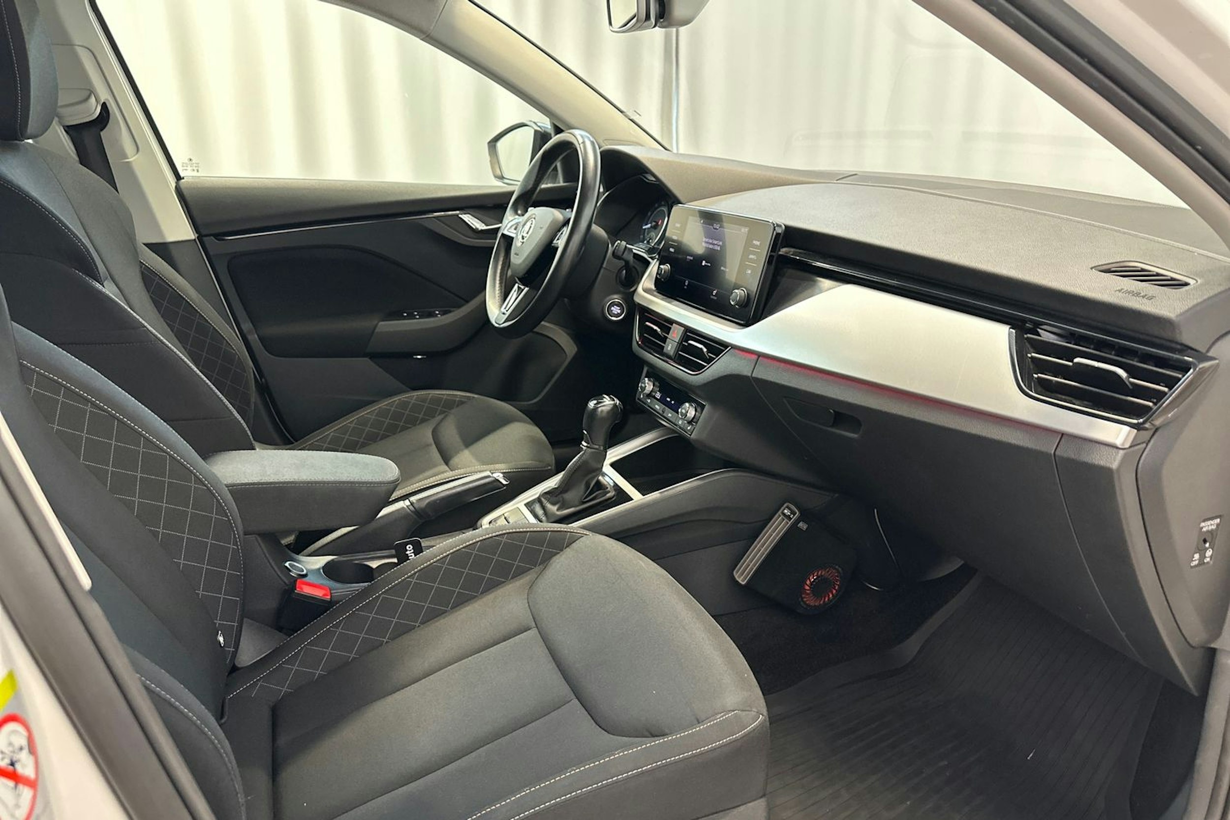 valkoinen Skoda Scala 2019 kuva 16.