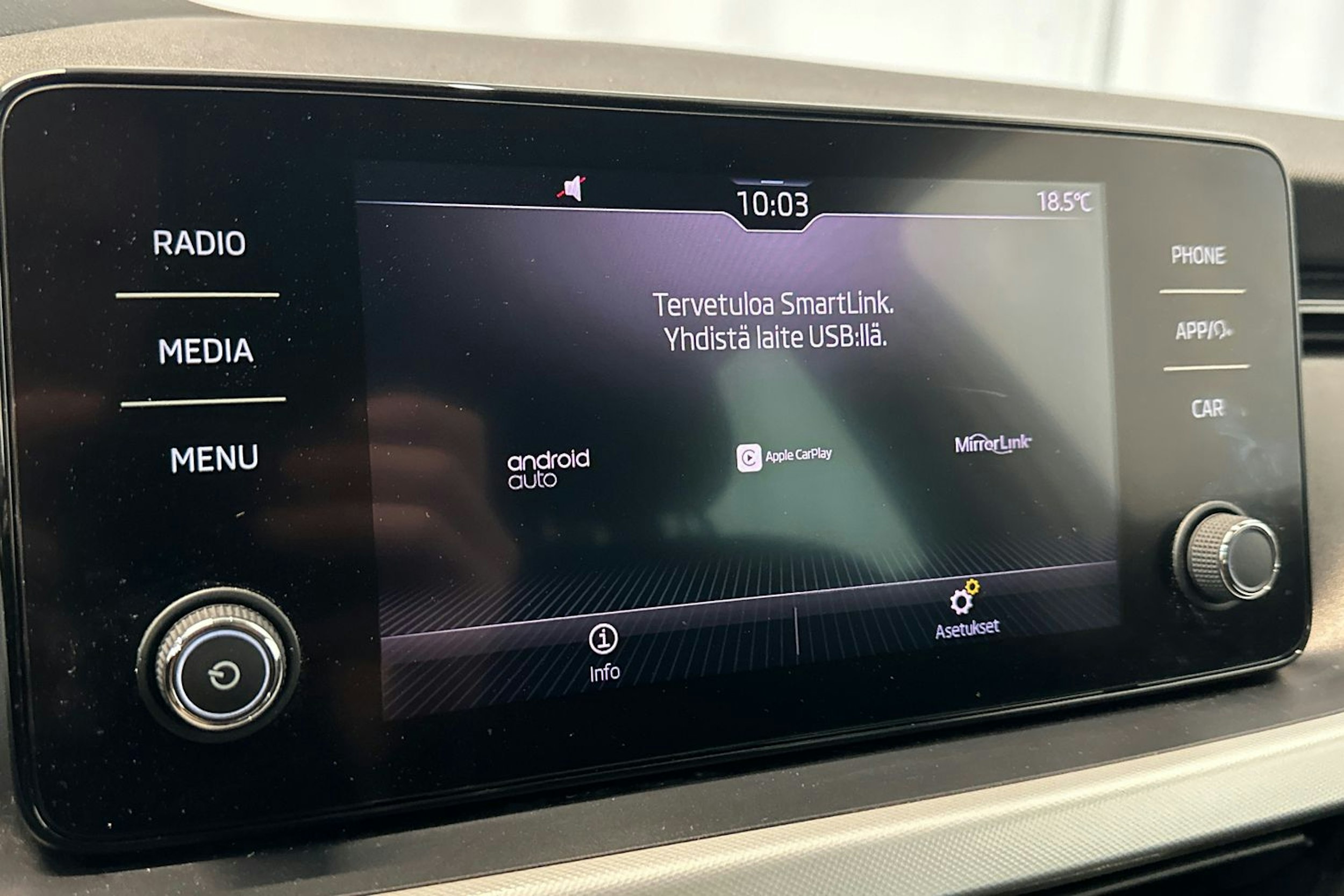 valkoinen Skoda Scala 2019 kuva 21.